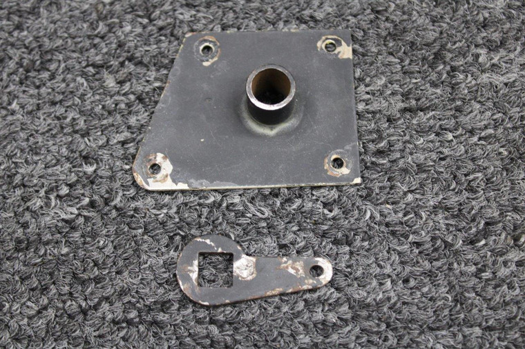 65567-000, 20747-000 Piper PA28-235 Cabin Door Latch Plate and Link (No Shaft)