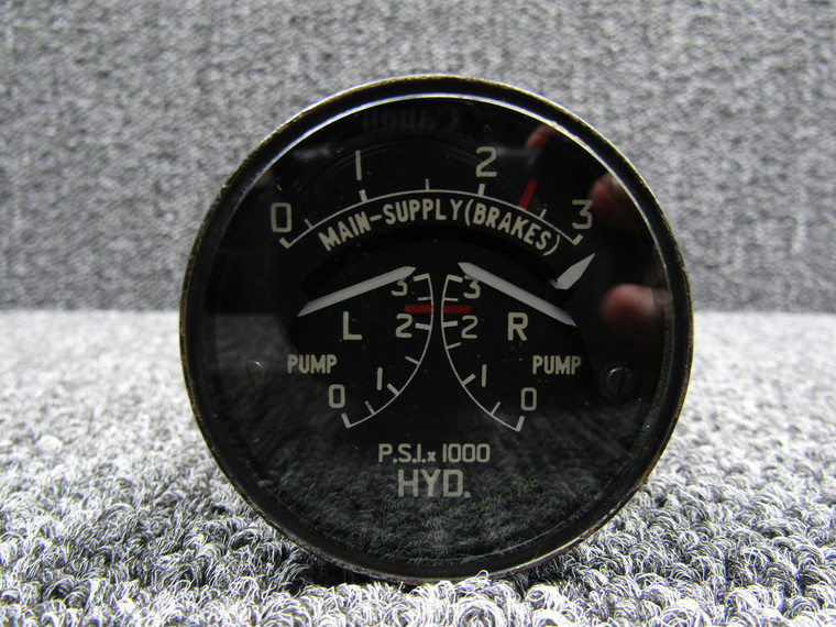 S214.1.60 Weston Dual Brake Pressure Indicator (Discolored Face)