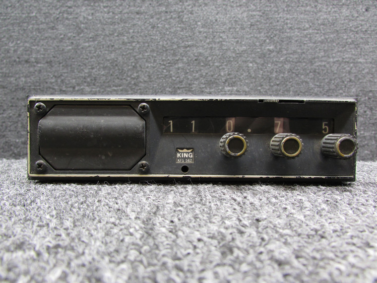 071-1086-00 King Radio KFS-562 DME Frequency Selector with Tray