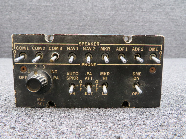 AA108 Electrodelta Audio Amplifier (Missing All Knob Covers) (Worn Face)