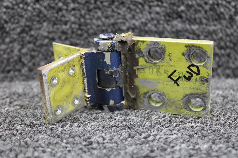 41065-000, 41363-002 Piper PA31-350 Lower Entrance Door Hinge Assembly