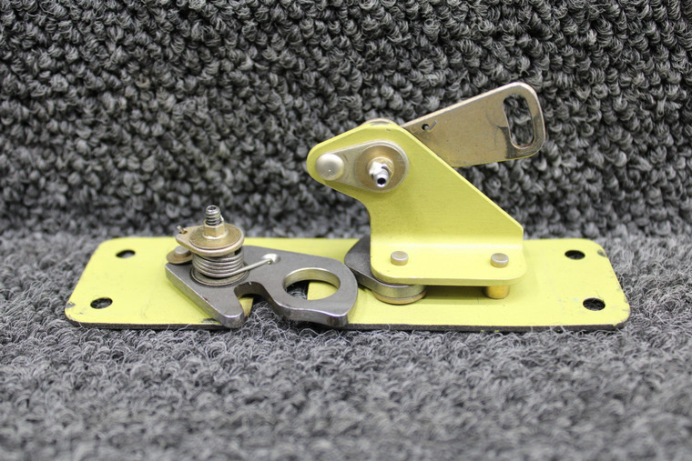 0911915-18 Cessna 162 Cabin Door Latch Assembly Forward RH