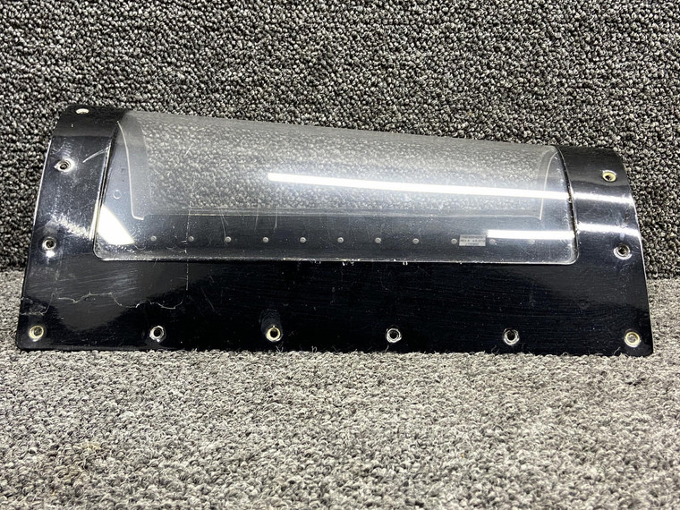 100-833-4005-02, 100-833-4010-02 Kodiak 100 Wing Light Retainer RH w Lens