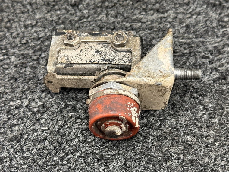 MS25008-1 (Alt: DT-2R-A7) Piper Landing Gear Position Switch LH or RH w Bracket