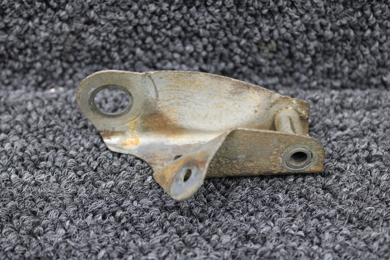 21068-000 (Use: 24842-000) Piper PA24 Main Gear Door Bracket LH