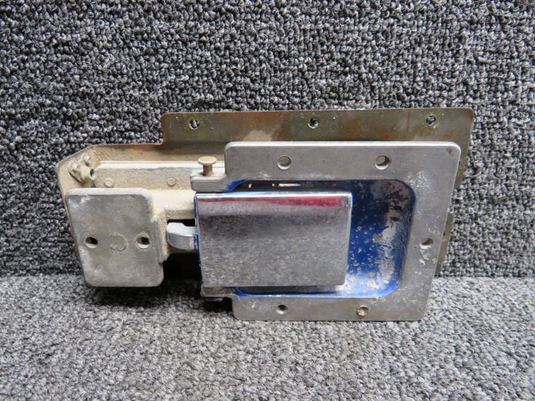 0517012-8 Cessna 172N Cabin Door Latch Assembly RH