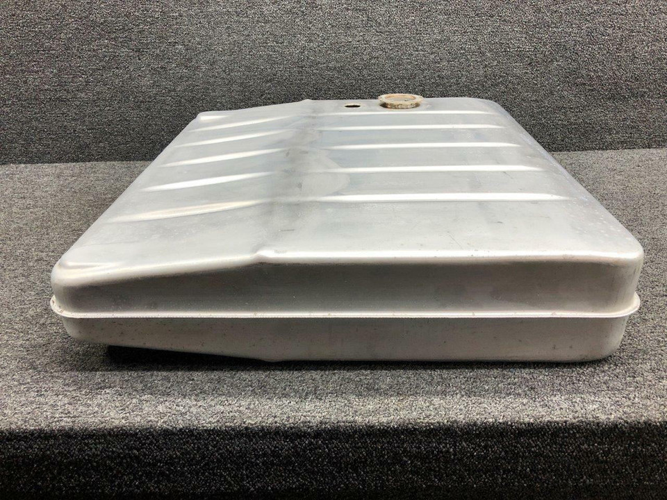 052600744 Cessna 172M Fuel Tank Assembly RH (Standard Range)