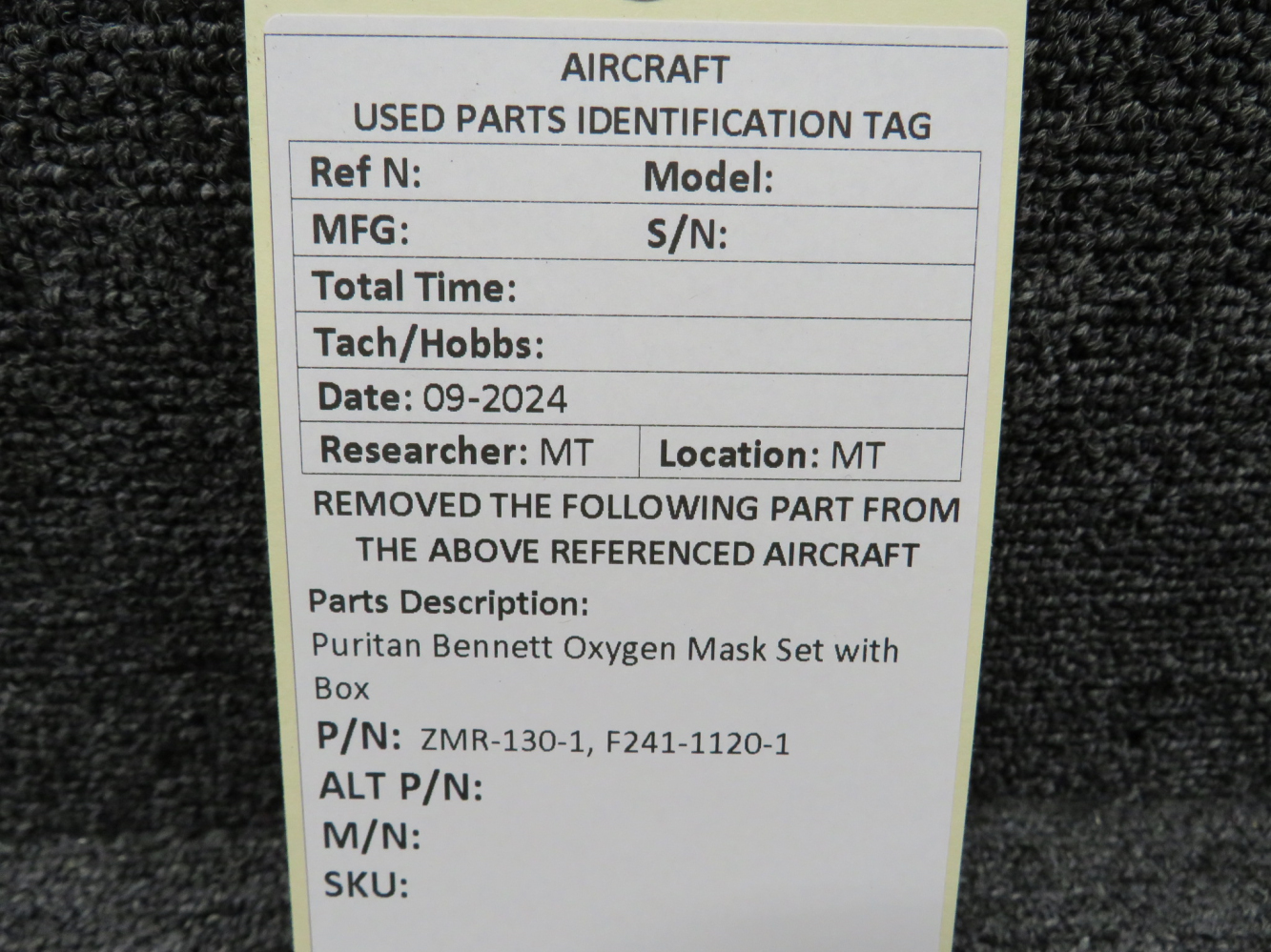 ZMR-130-1, F241-1120-1 Puritan Bennett Oxygen Mask Set with Box