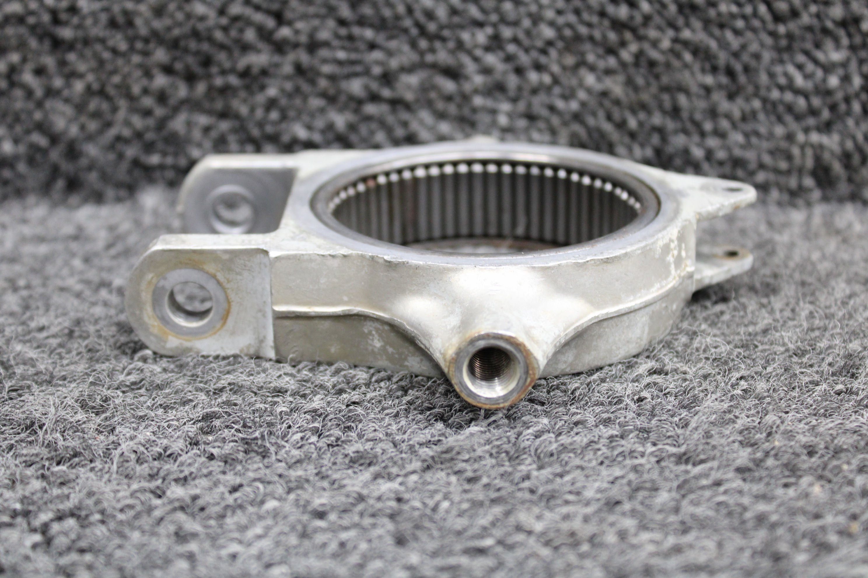 0543011 Cessna 172 Nose Gear Steering Arm (Corrosion on Bearing)