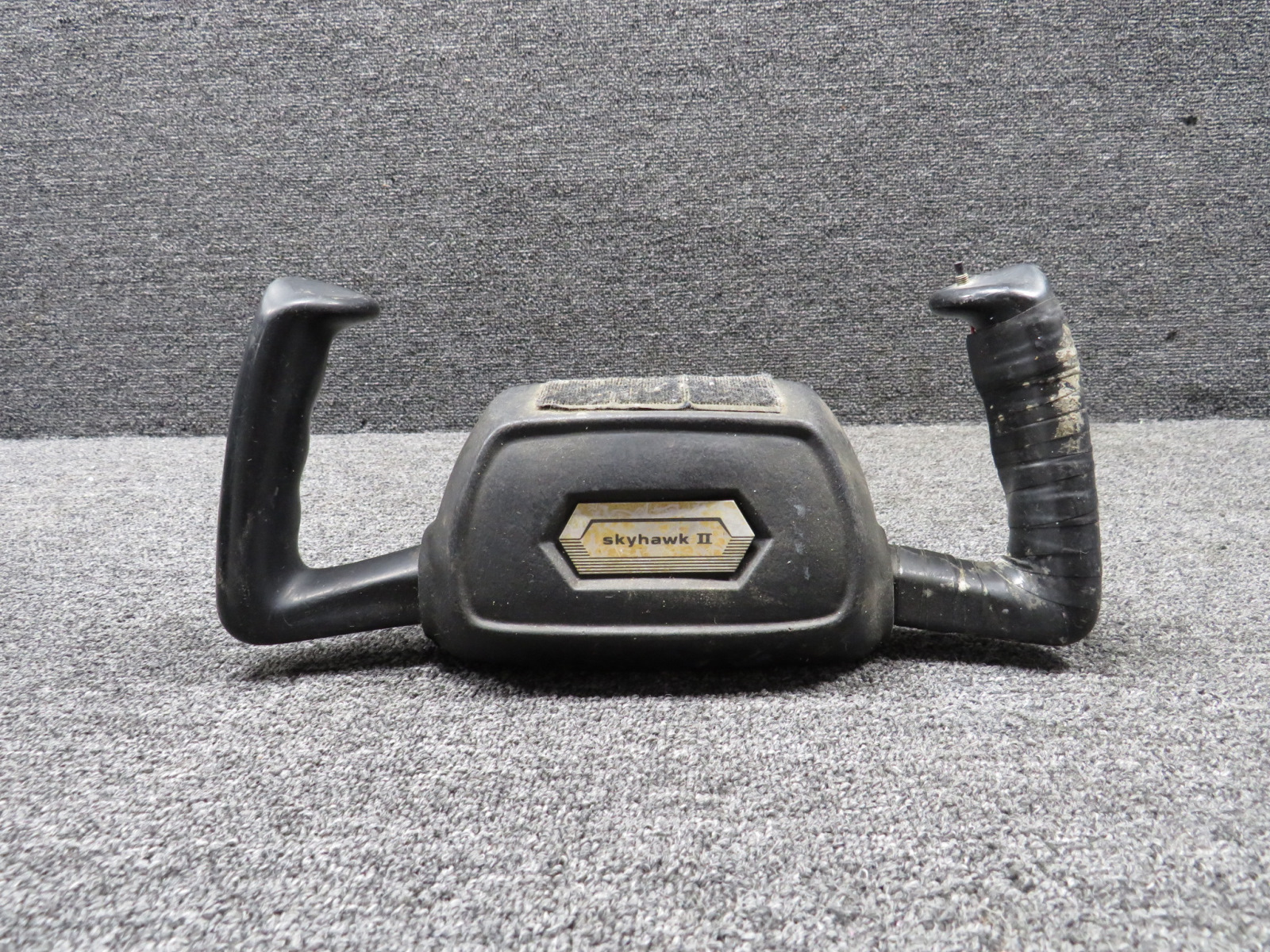 0513260-5, 0514097-1 Cessna 172N Control Wheel has Pad and Mic Switch