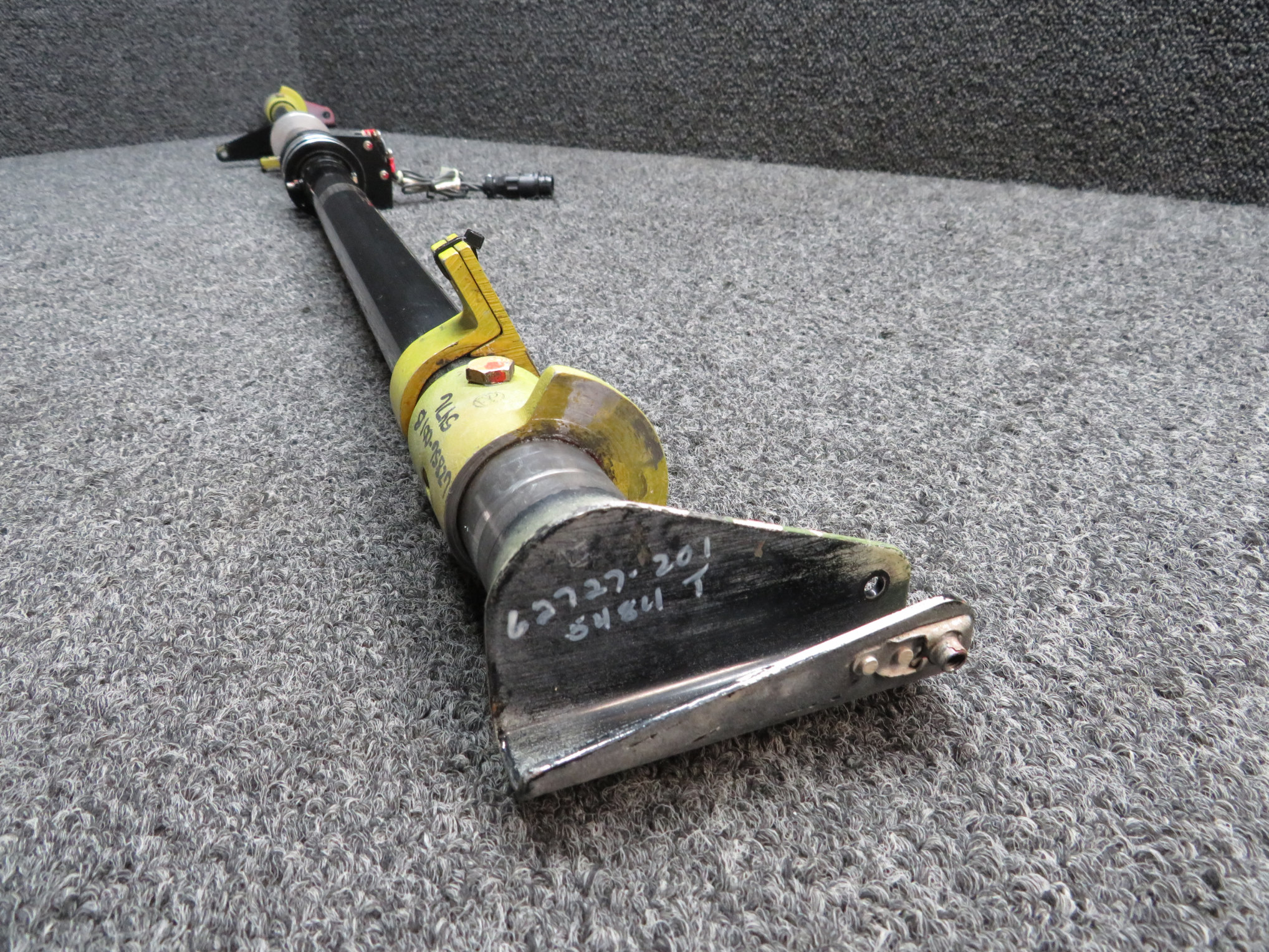 68451-003 (Use: 68451-804) Piper PA32R-301T Flap Torque Tube with