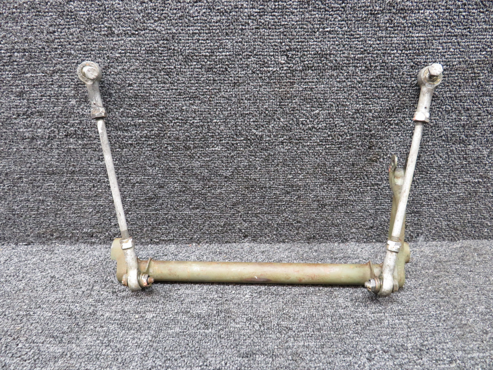 1243417-1 Cessna 210G Torque Tube Nose Gear Door and Rods