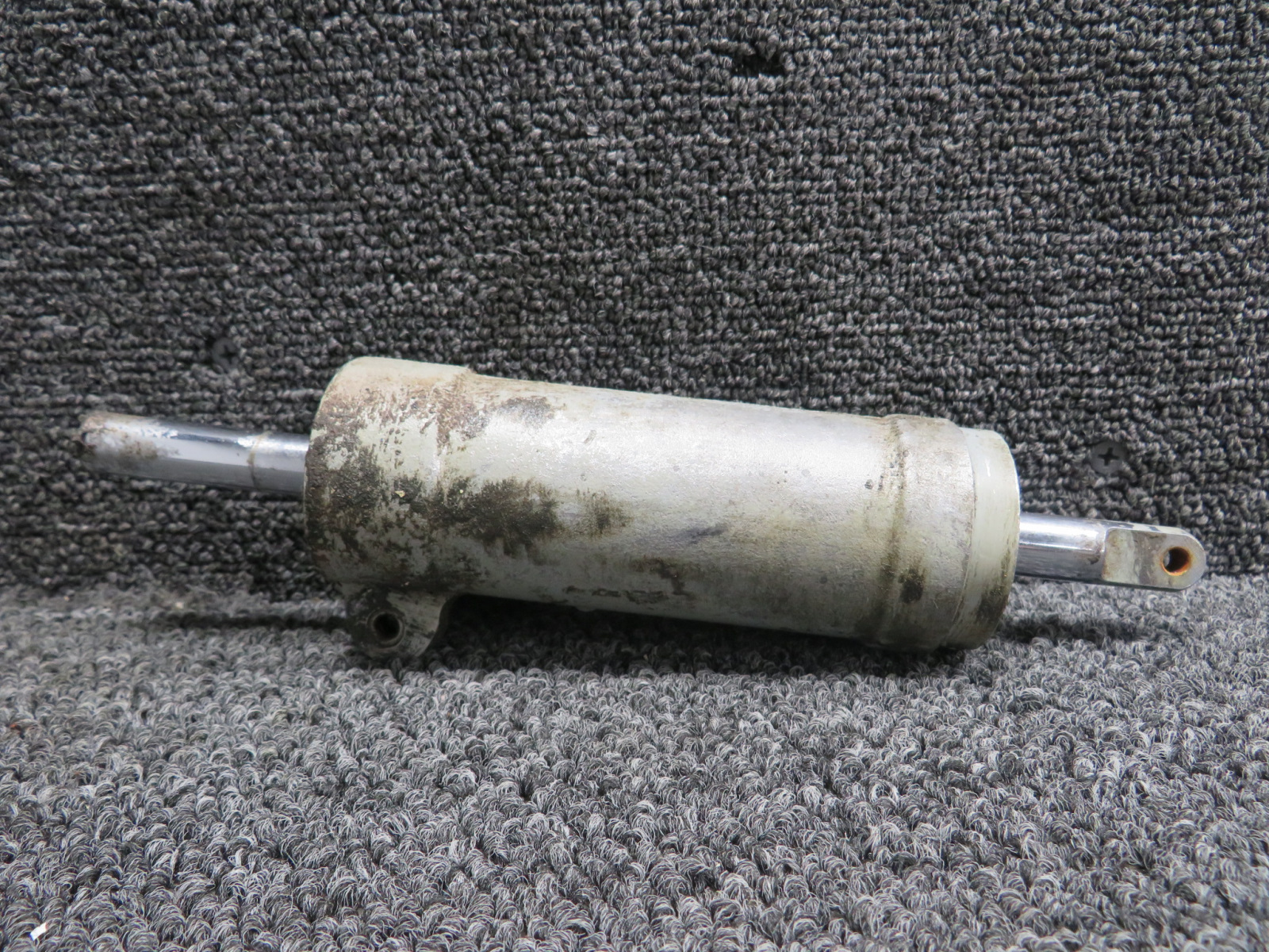 パーツ RSP-C38 1442114-7 Cast Number 1442112-496 Cessna Shimmy Dampener Worn