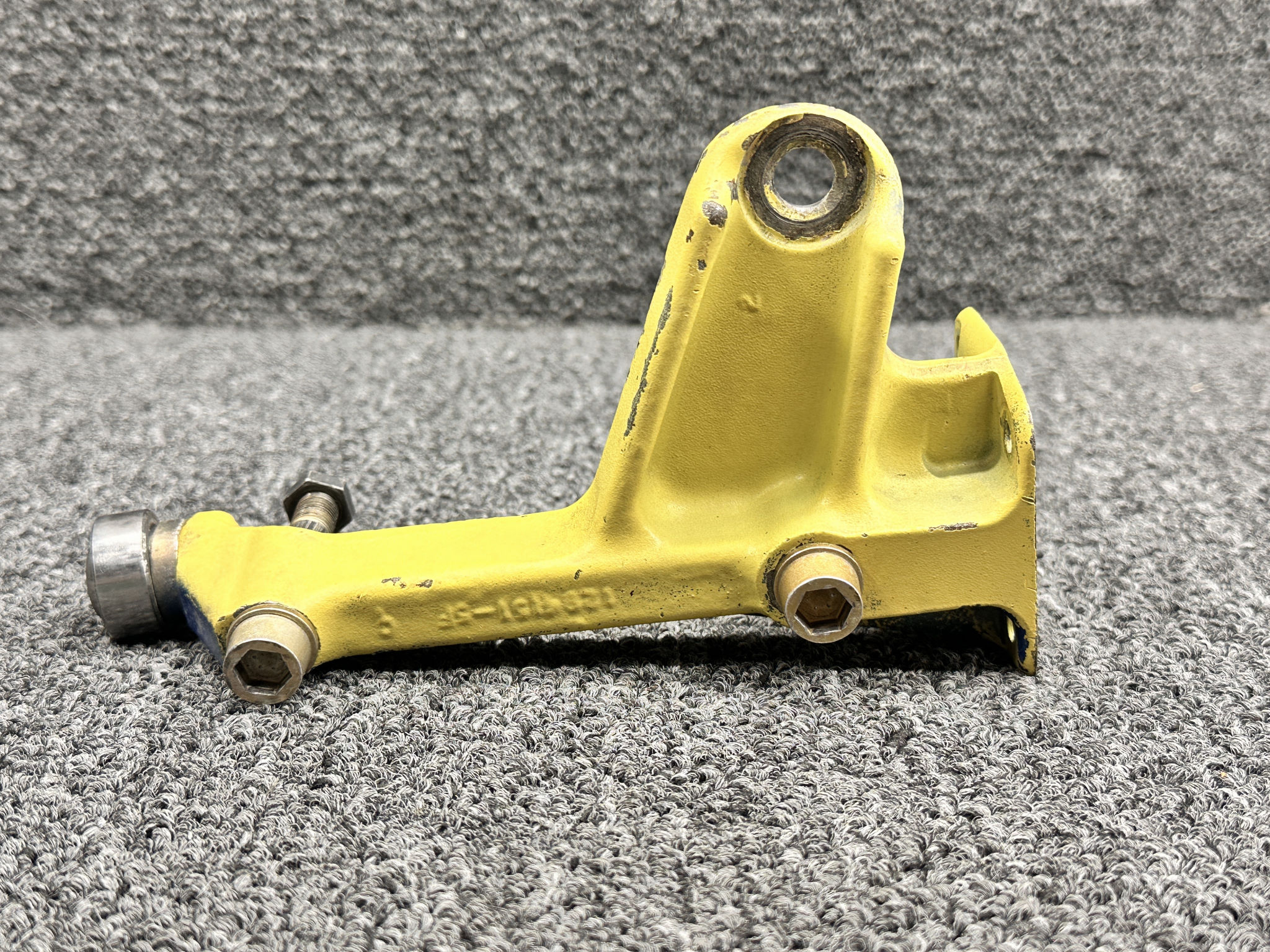 1241423-1 (Alt: 1294151-1) Cessna 210J LH Main Gear Saddle