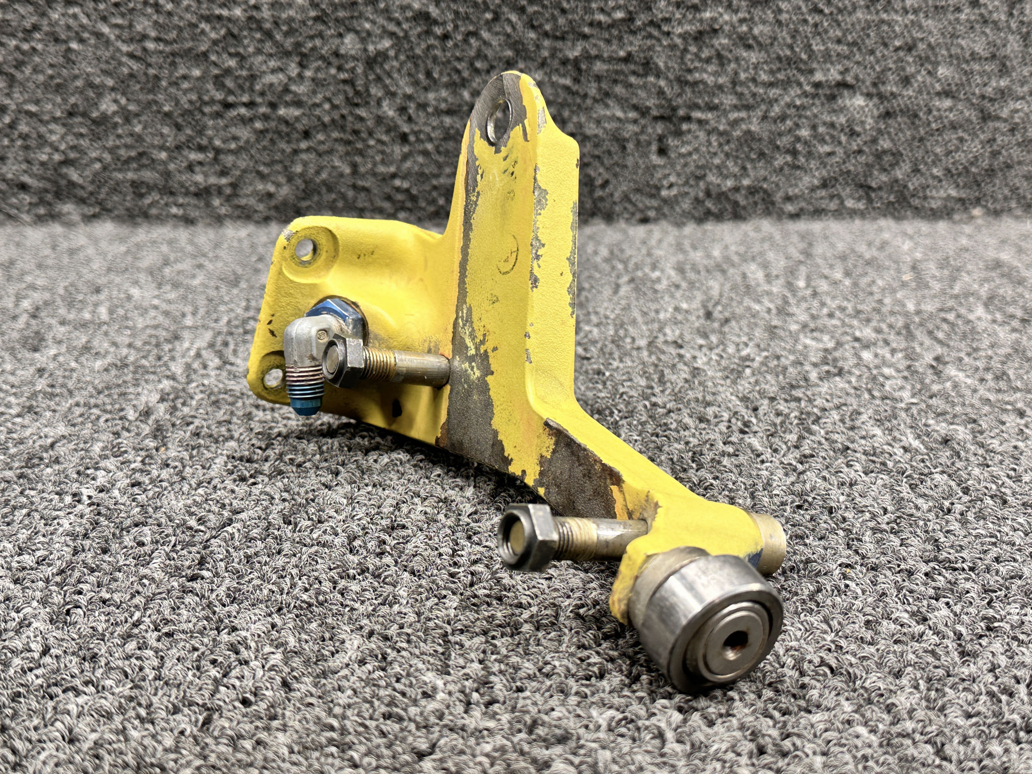 1241423-1 (Alt: 1294151-1) Cessna 210J LH Main Gear Saddle