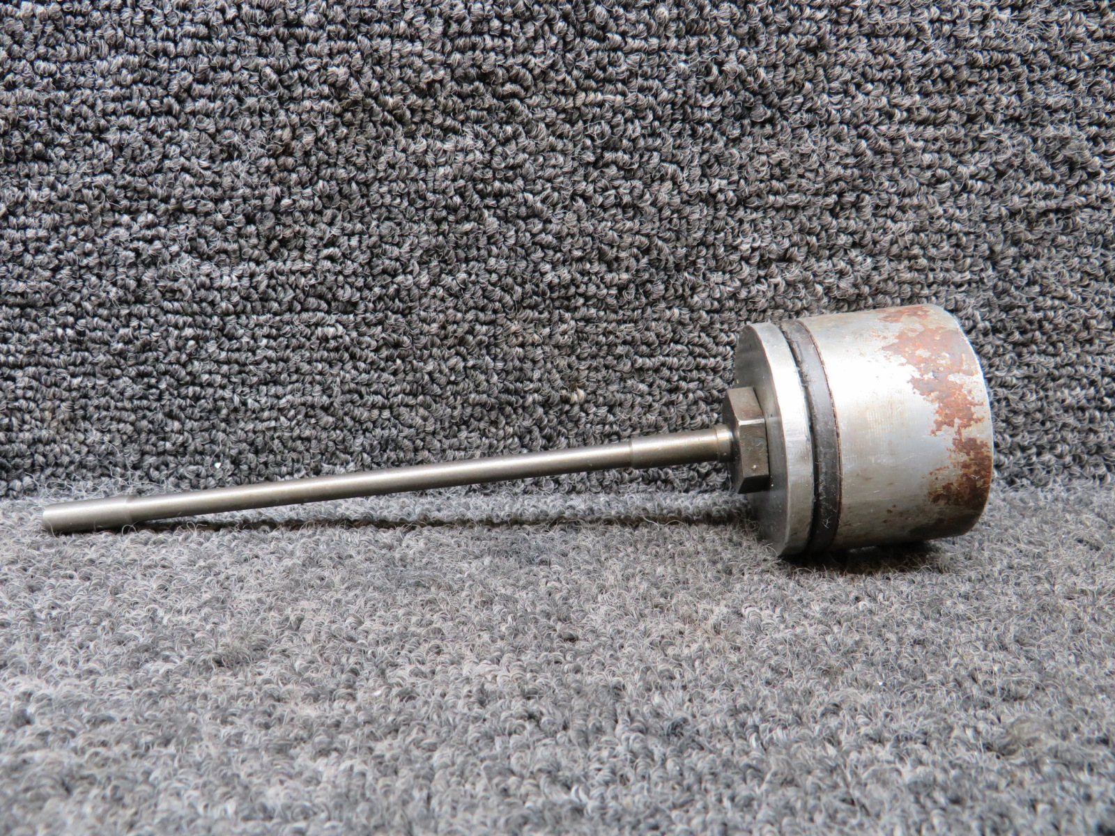 Fページ　924 0442017-1 Cessna 150 Nose Gear Metering Pin with Plug Assy