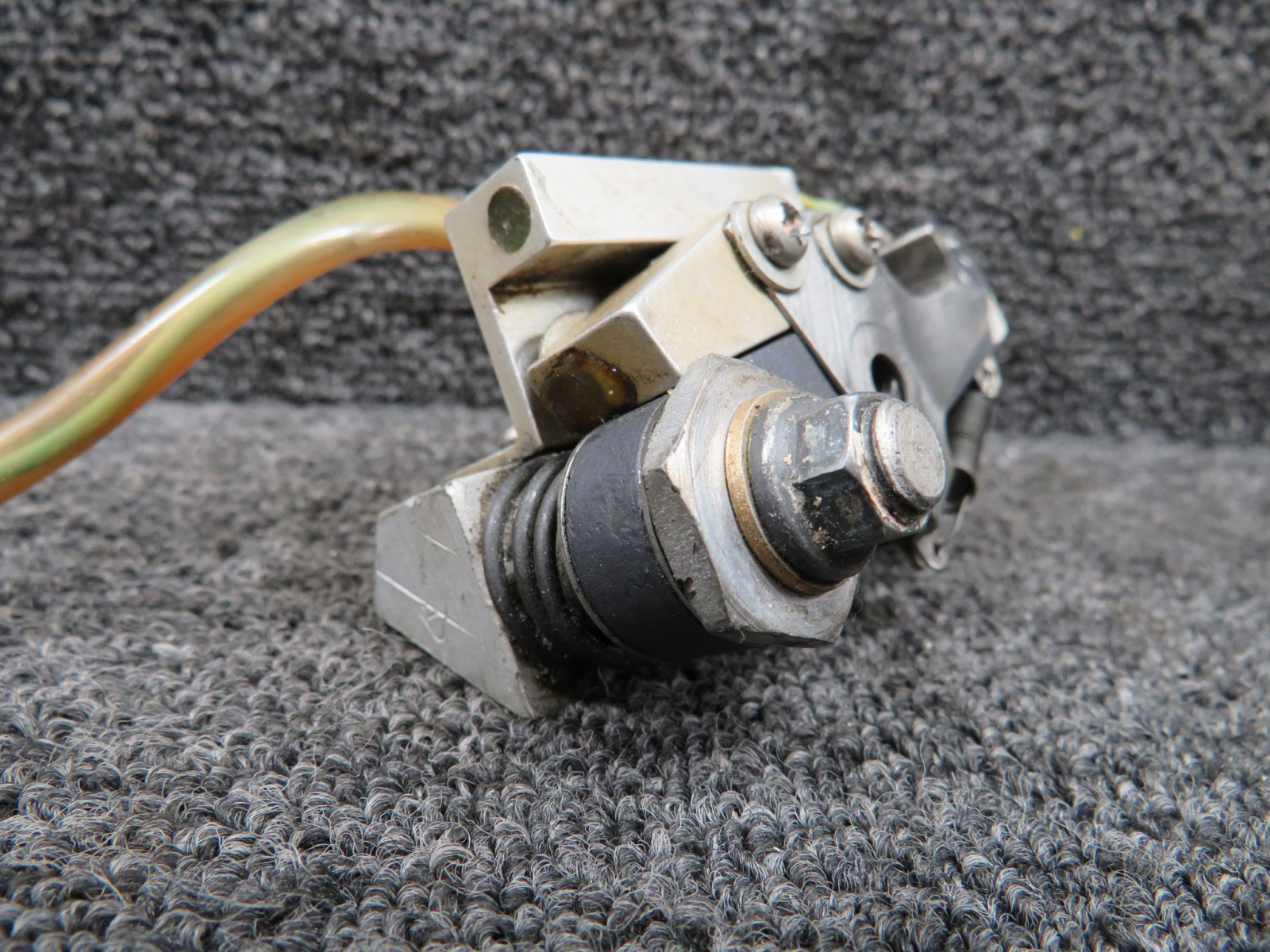 2041060-1, 2041062-1 Cessna 177RG Main Gear Downlock Support Latch