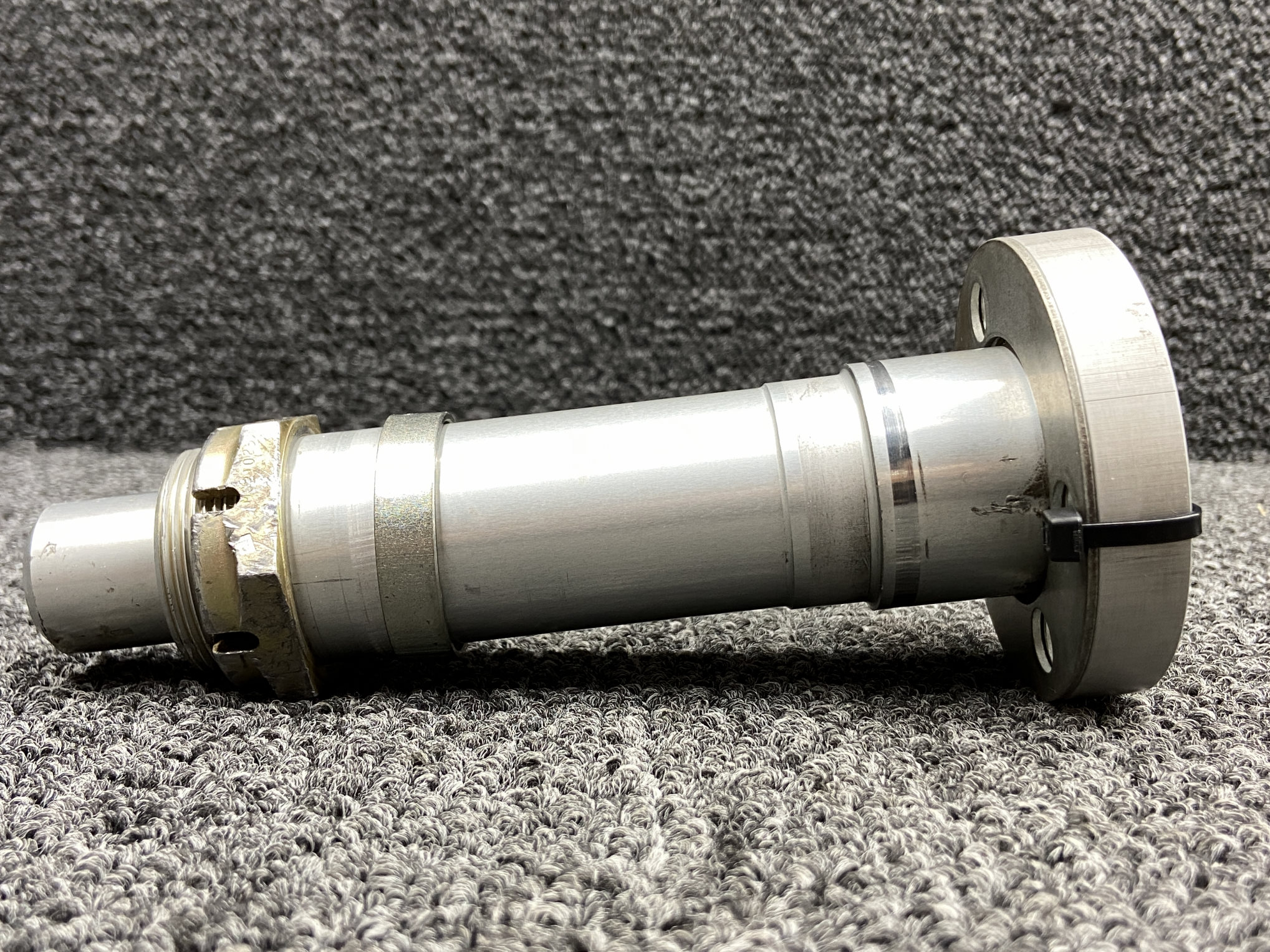 13284-001, MS21025-24 Cirrus SR22 Main Gear Axle LH,RH w Nut