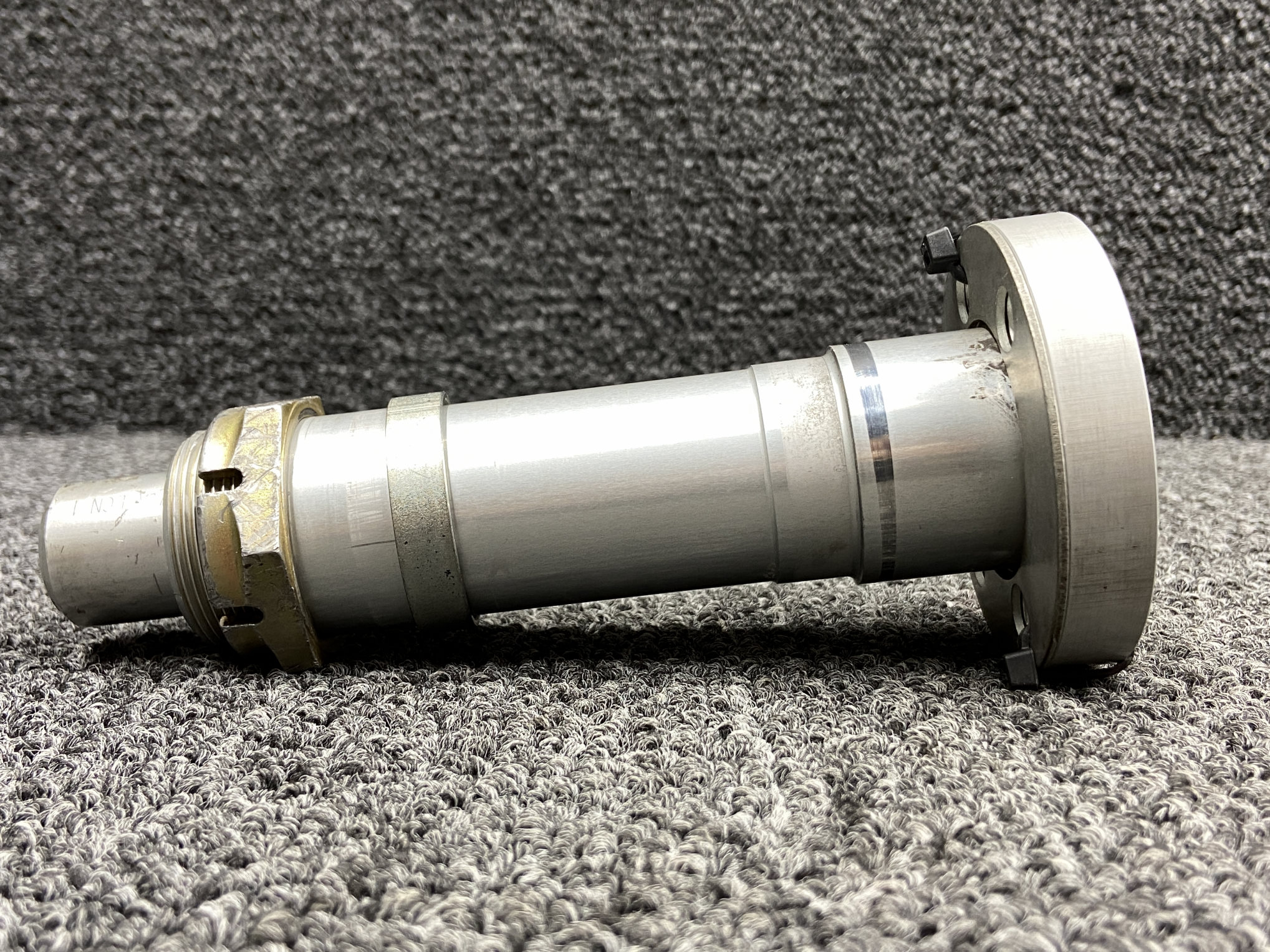 13284-001, MS21025-24 Cirrus SR22 Main Gear Axle LH,RH w Nut