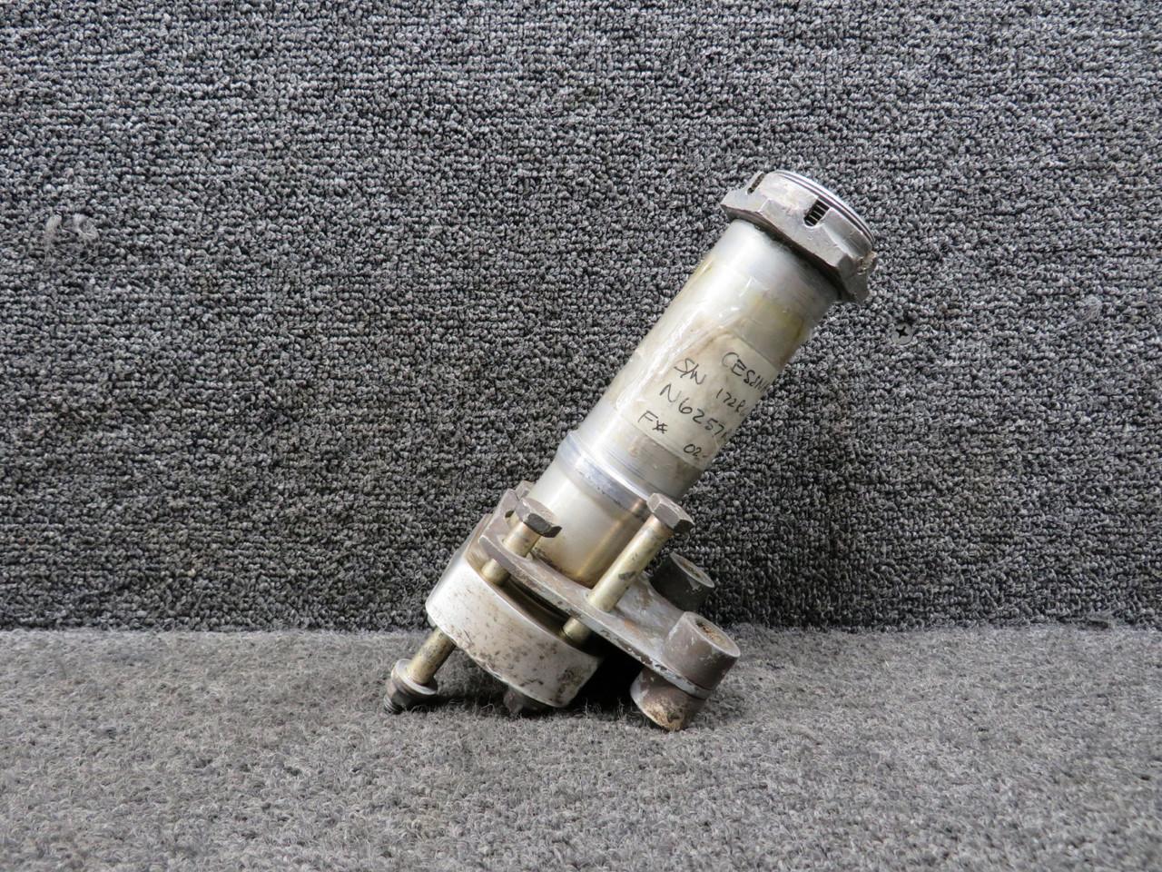 0541124 Cessna 172RG Main Gear Axle Assembly with Torque Plate
