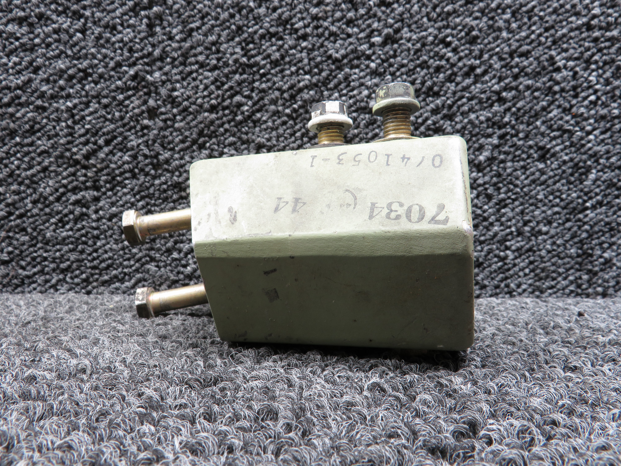 0741053-1 Cessna C-182S Axle Fitting Assembly LH (Core) For Sale