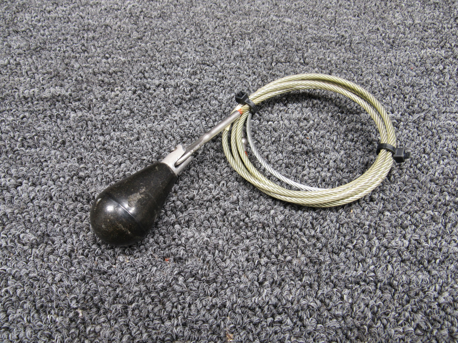 2411660-18 (Use: HP2411660-18) Learjet Cable and Knob