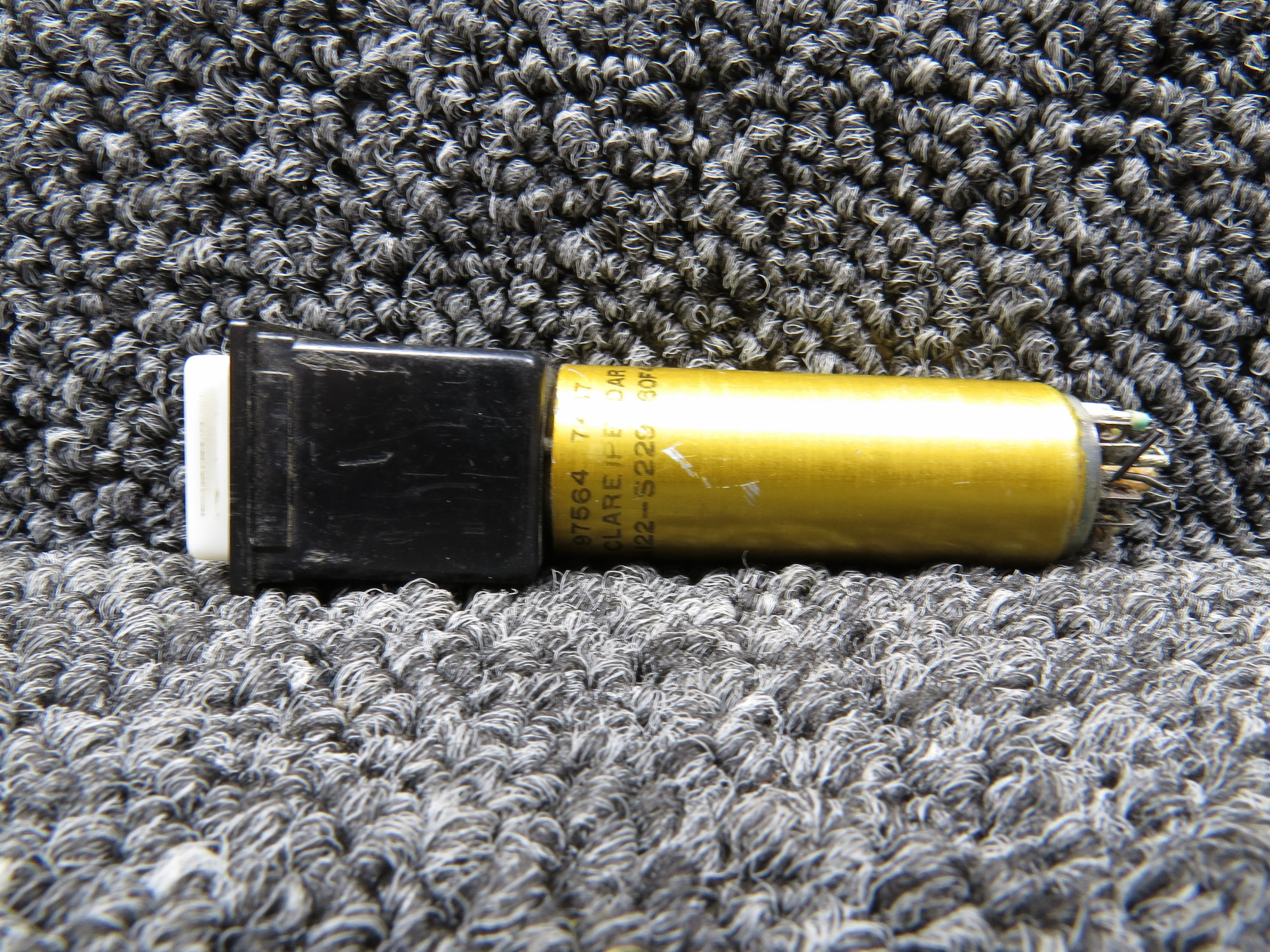 その他 A _A _030409 PBM 40B74-1 Clare-Pendar Yaw Dampener Push Switch On-Off For Sale