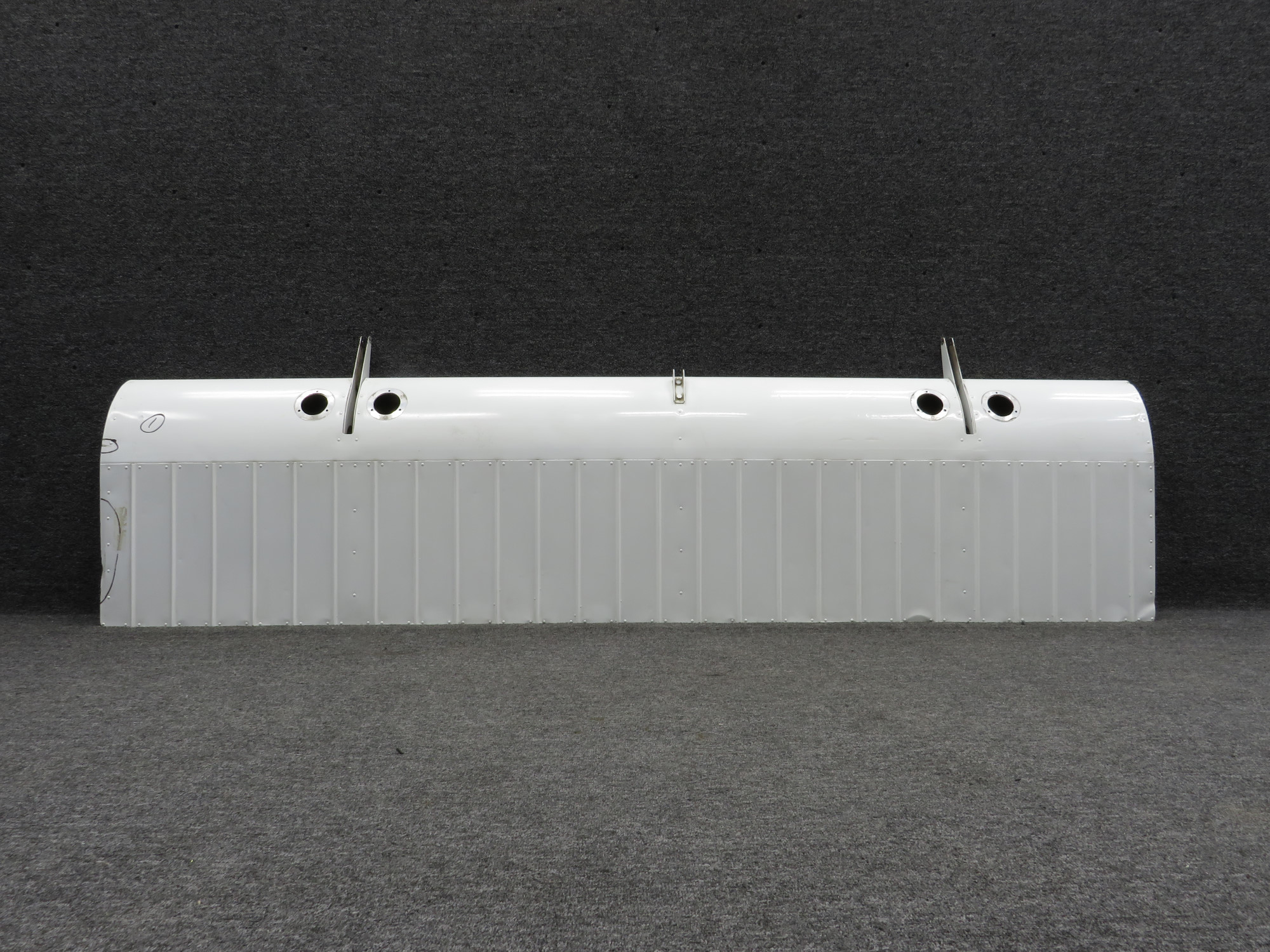 Boeing727_223出品 0523901 Cessna 172 LH Flap Assembly (Slight Damage) For Sale