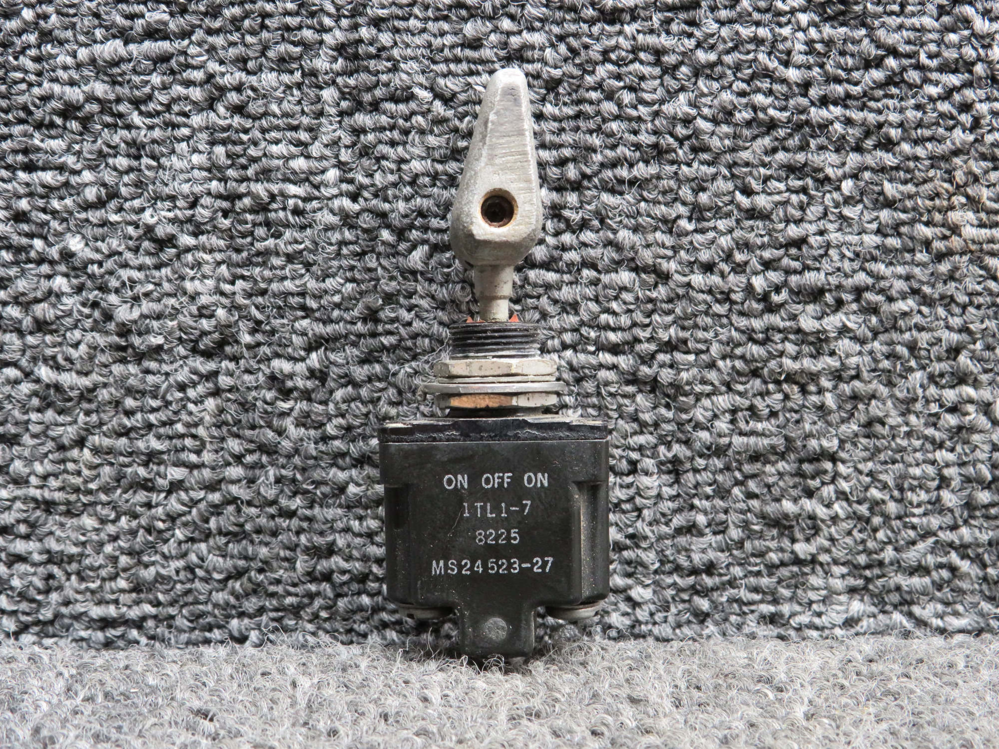 メモリー⑦ 1TL1-7 (Alternate Part Number: MS24523-27) Und. Lab Momentary