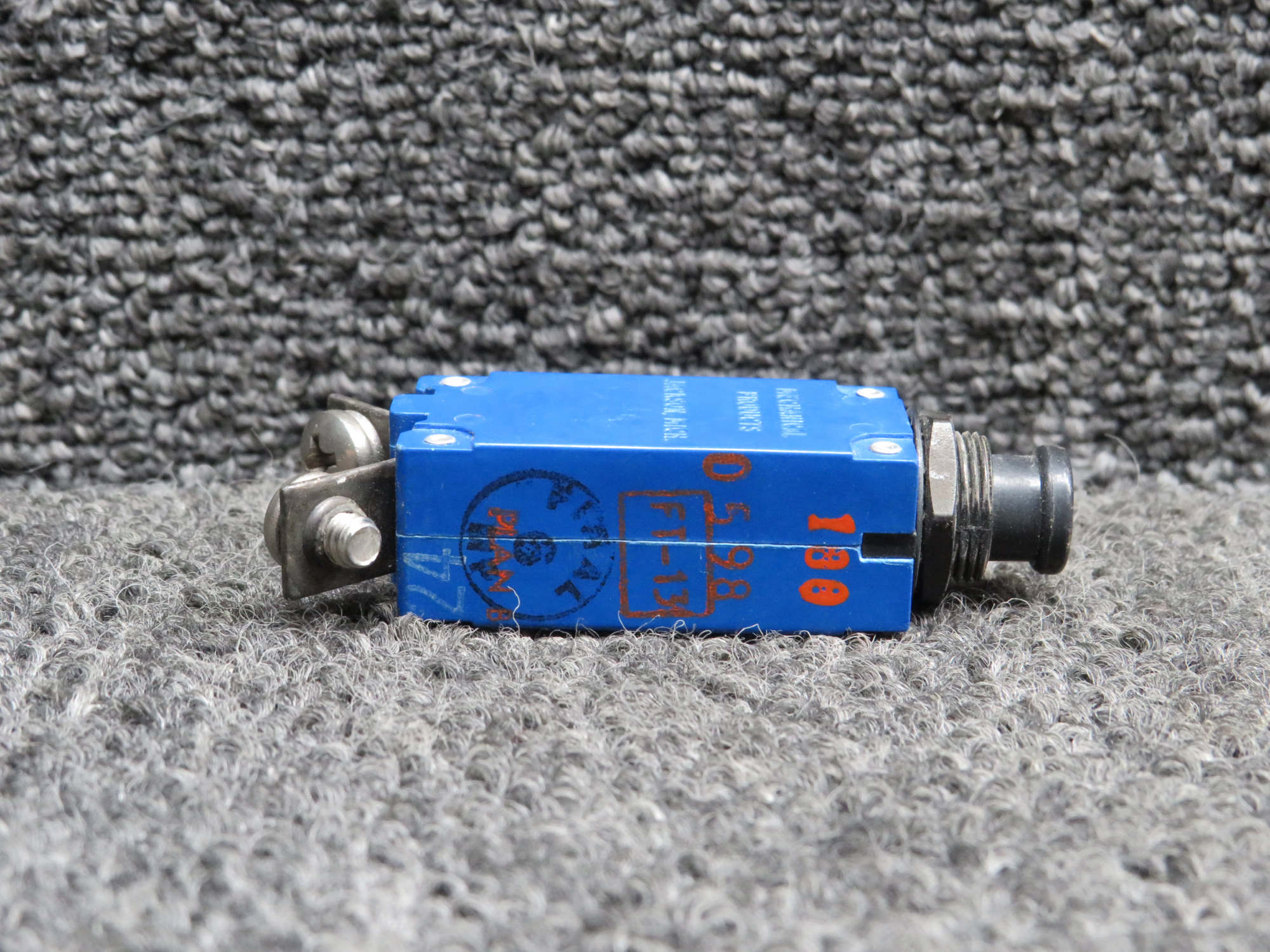 MS22073-10 (Alt: 4001-001-10) Mechanical Products Push Breaker