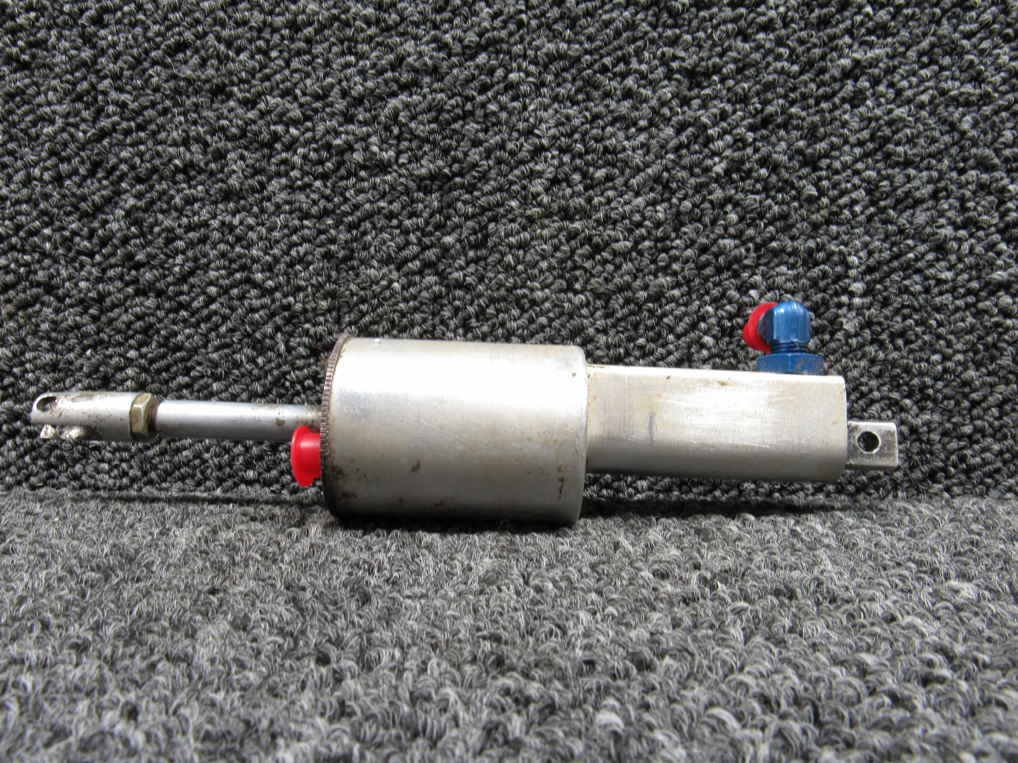 0541138-22 (Use: 9882010-1) Cessna Brake Master Cylinder Unit