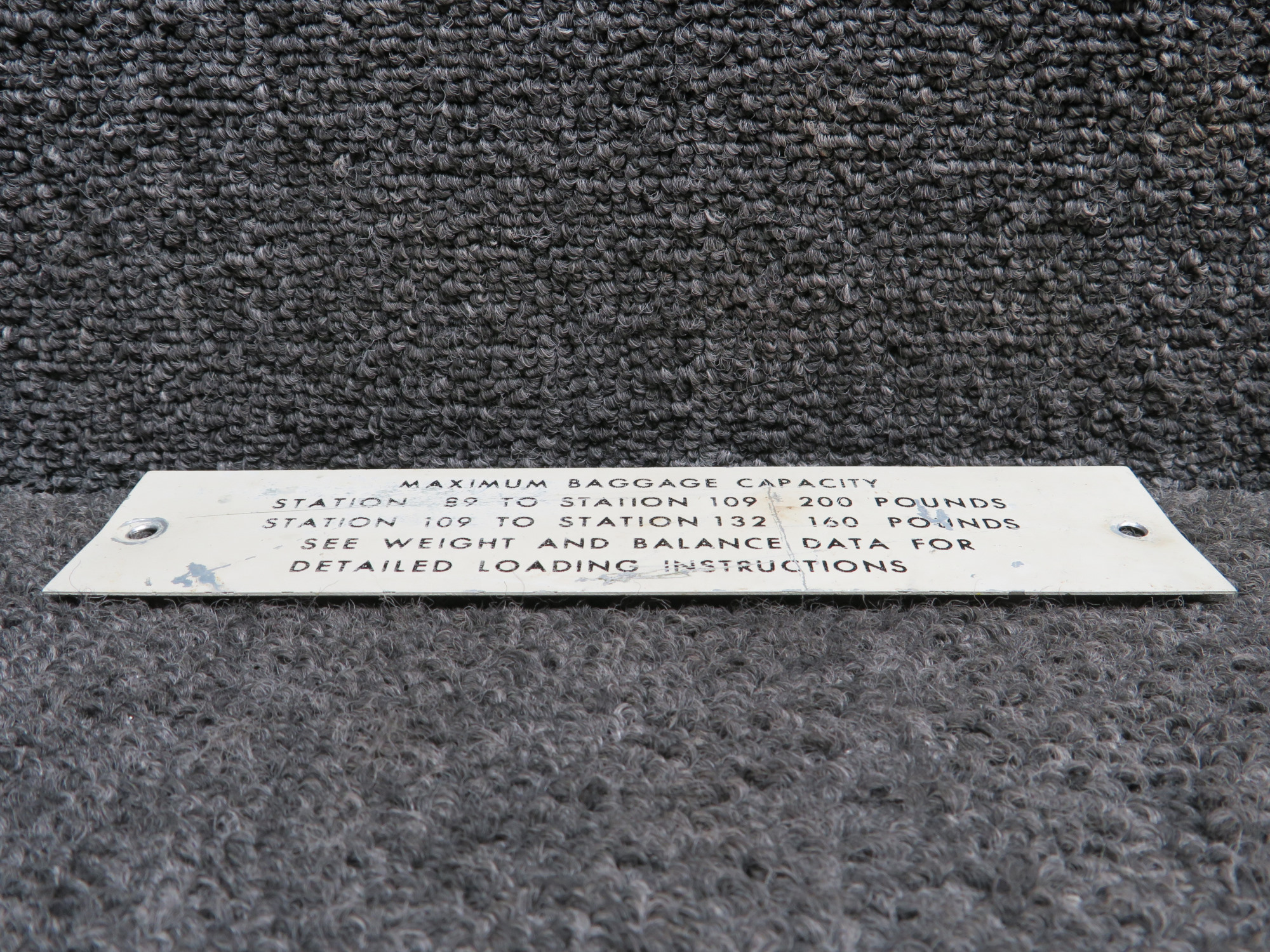 0811996-1 Cessna 310Q Maximum Baggage Capacity Placard