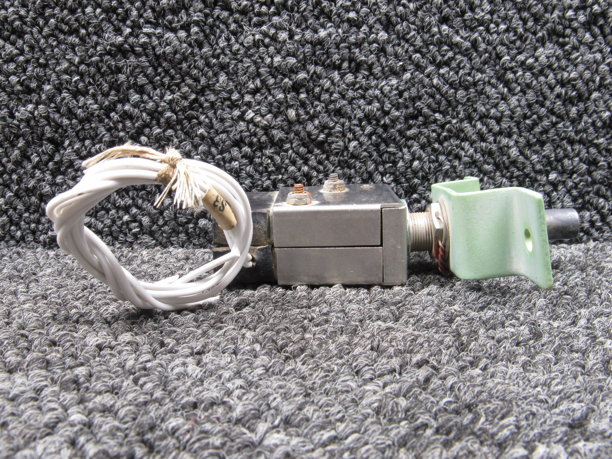 R-21681 Klixon Temperature Switch Assembly with Mounting Bracket