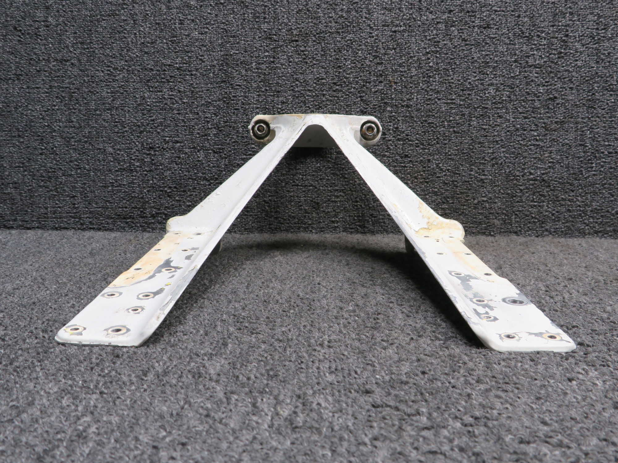 0543016-1, 0543018-1 Cessna 172N Lower Nose Gear Fitting