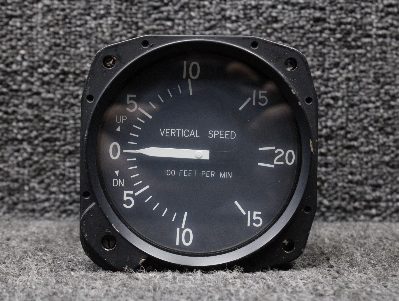 7000 (Alternate PN: C661080-0101) United Instruments Vertical