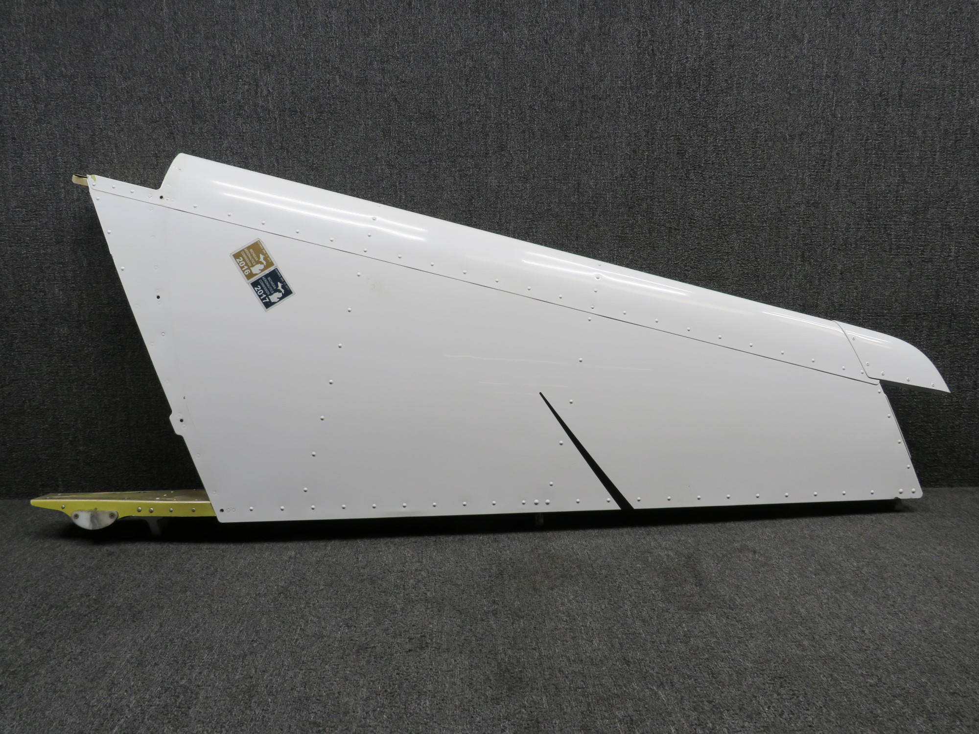 たんたん　1011 0931100-3 Cessna 162 Vertical Stabilizer Fin Assembly for Sale