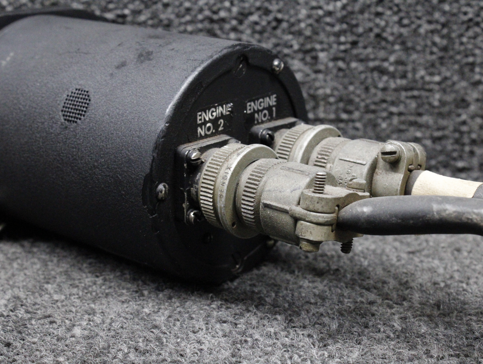 T2ページ CM2638L1 Cessna 310L Standard Precision Dual Tachometer Indicator