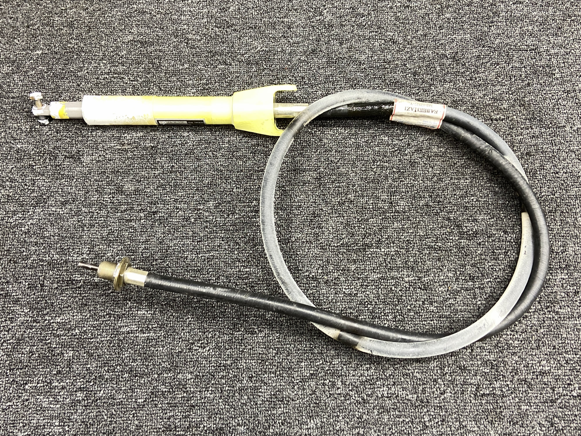 ①エージ　3722A 3722B 45-521212-0023, 12527Y-63.31 Beechcraft A36 LH Flap Actuator