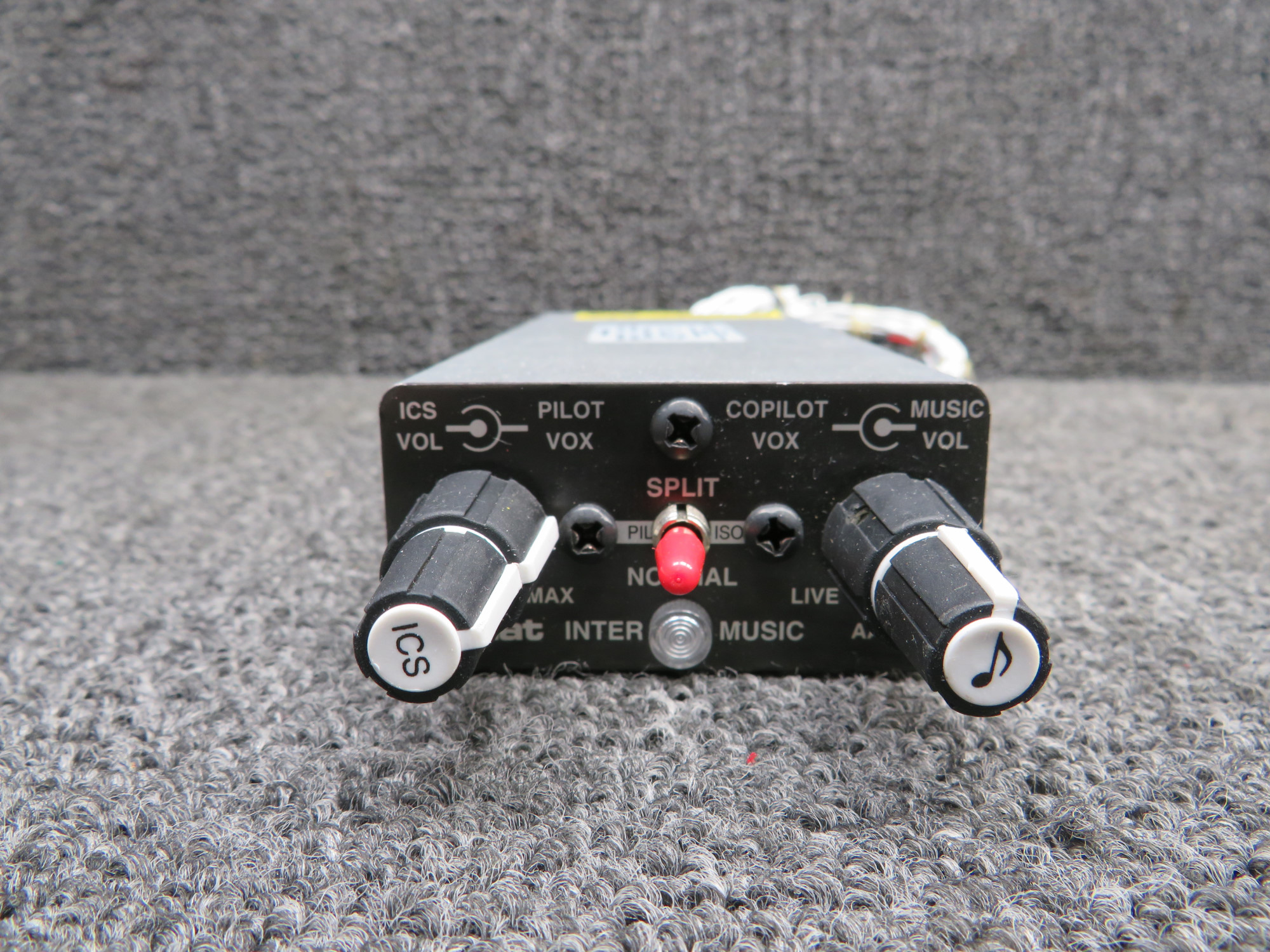 AA83-001 Wulfsberg Electronics 4-Place Stereo Intercom (14 or 28