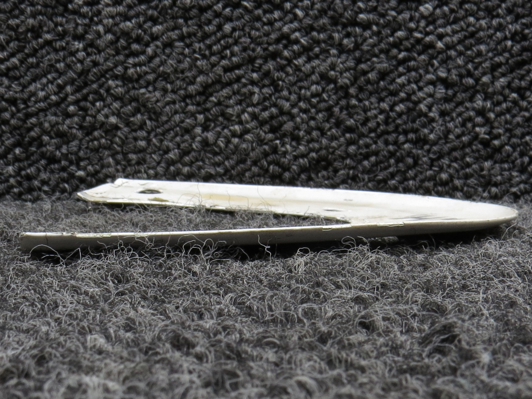 6654004-6 Cessna S550 Nose Retainer Right Hand