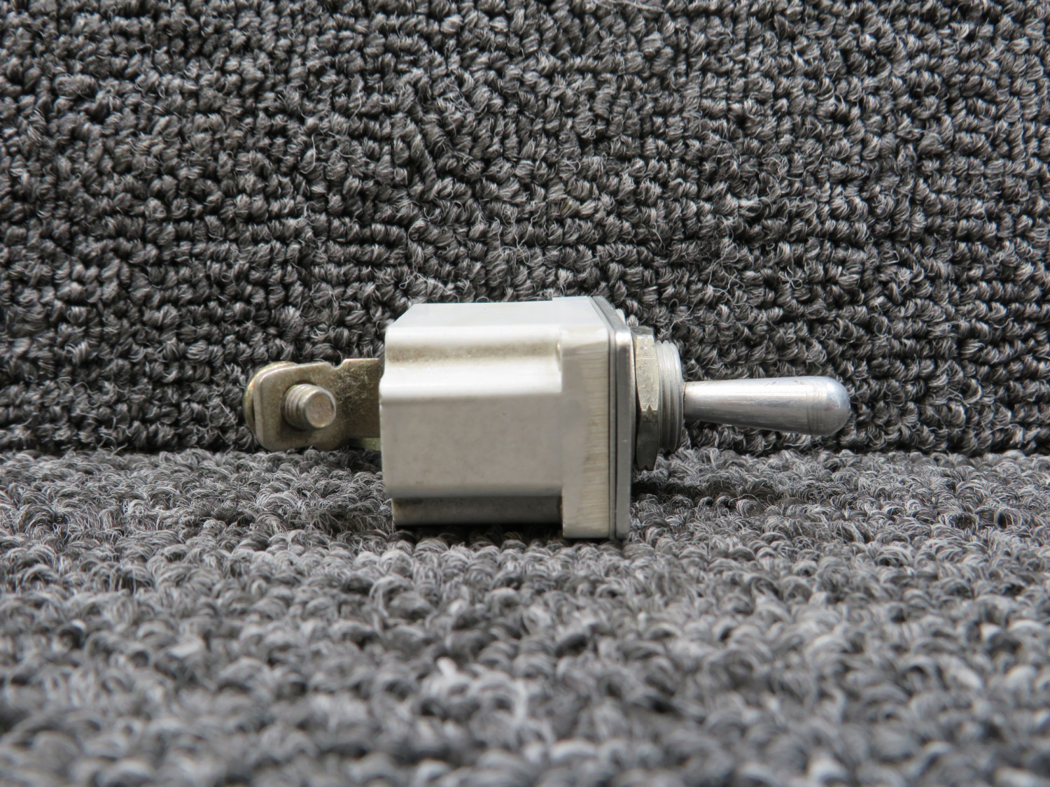 7270-5-7-1-2 Klixon Breaker Toggle Switch (Amps: 7.5) For Sale