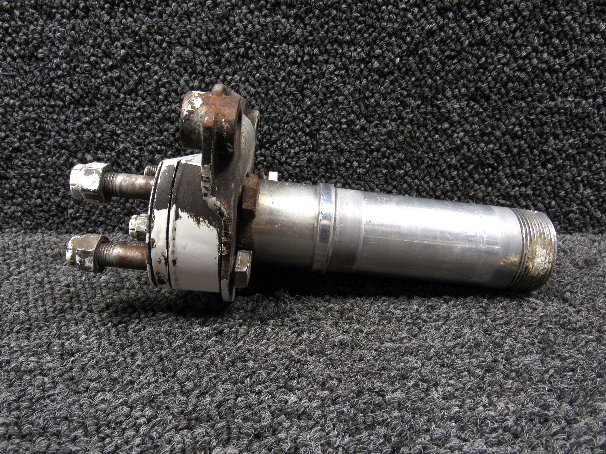 0541124-1 Cessna 210J Main Gear Axle Assembly Right Hand