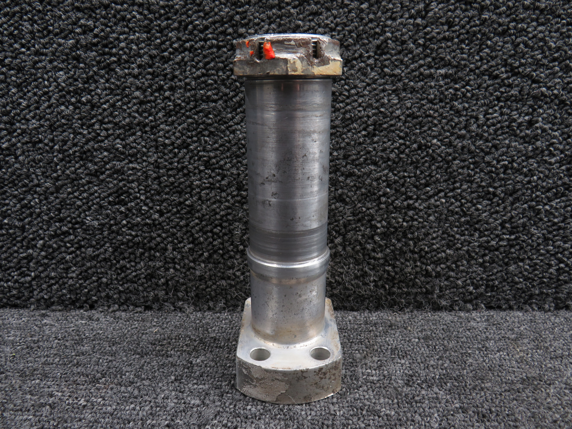 ちか　38 0541124-1 Cessna TR182 LH or RH Main Landing Gear Axle