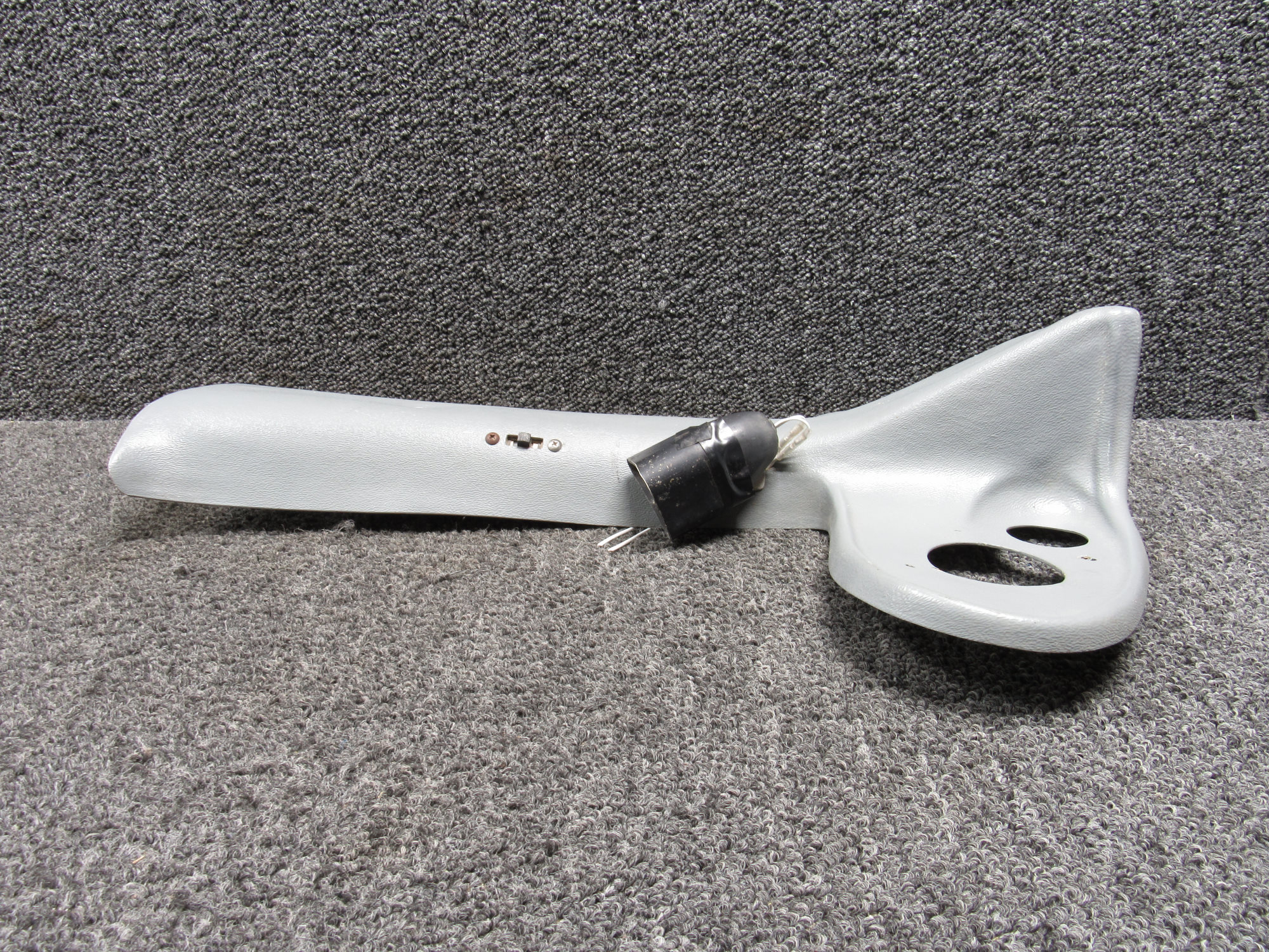 132.5トップス 0413484-22 Cessna Doorpost Shield Assy LH