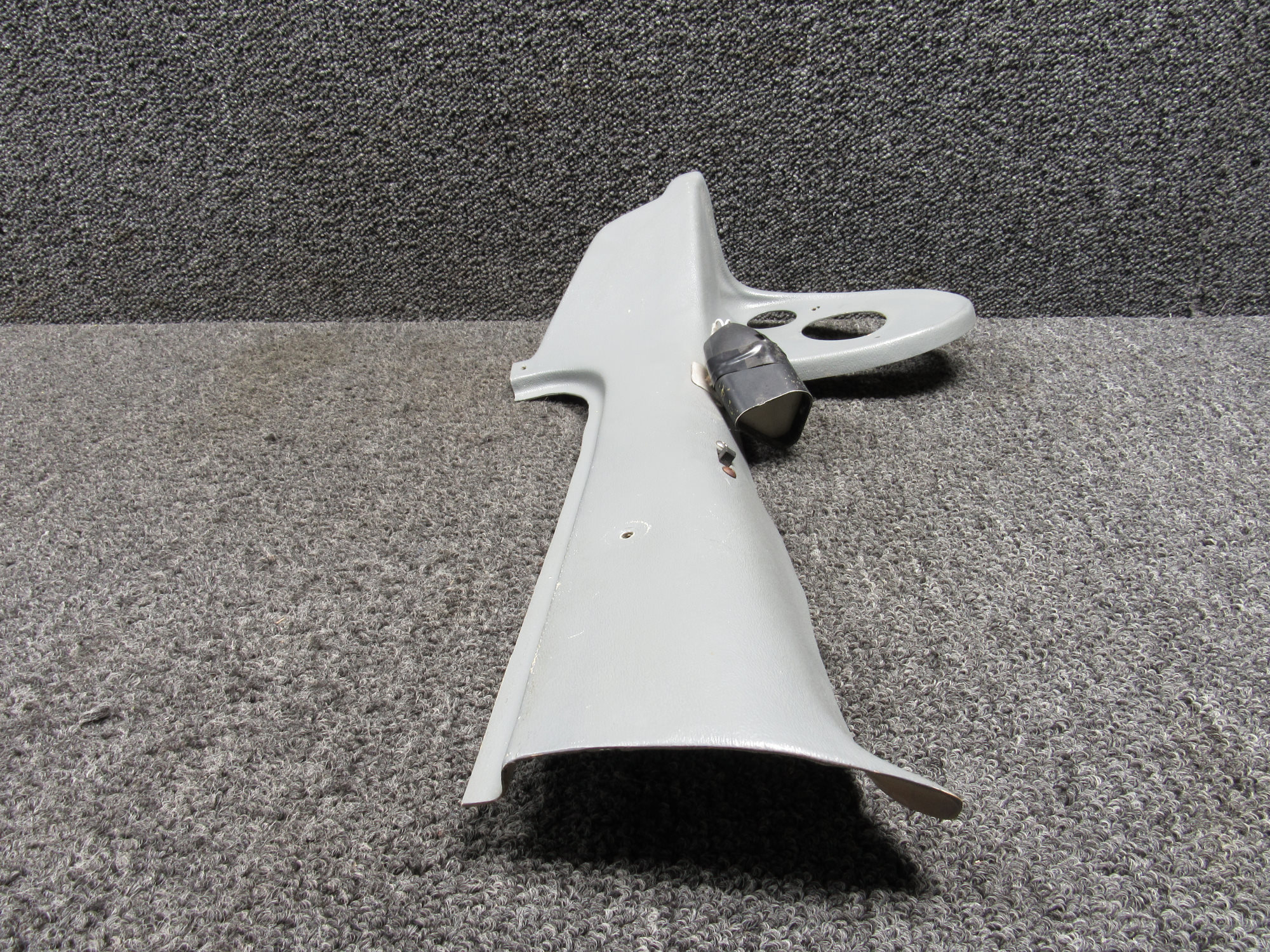 132.5トップス 0413484-22 Cessna Doorpost Shield Assy LH