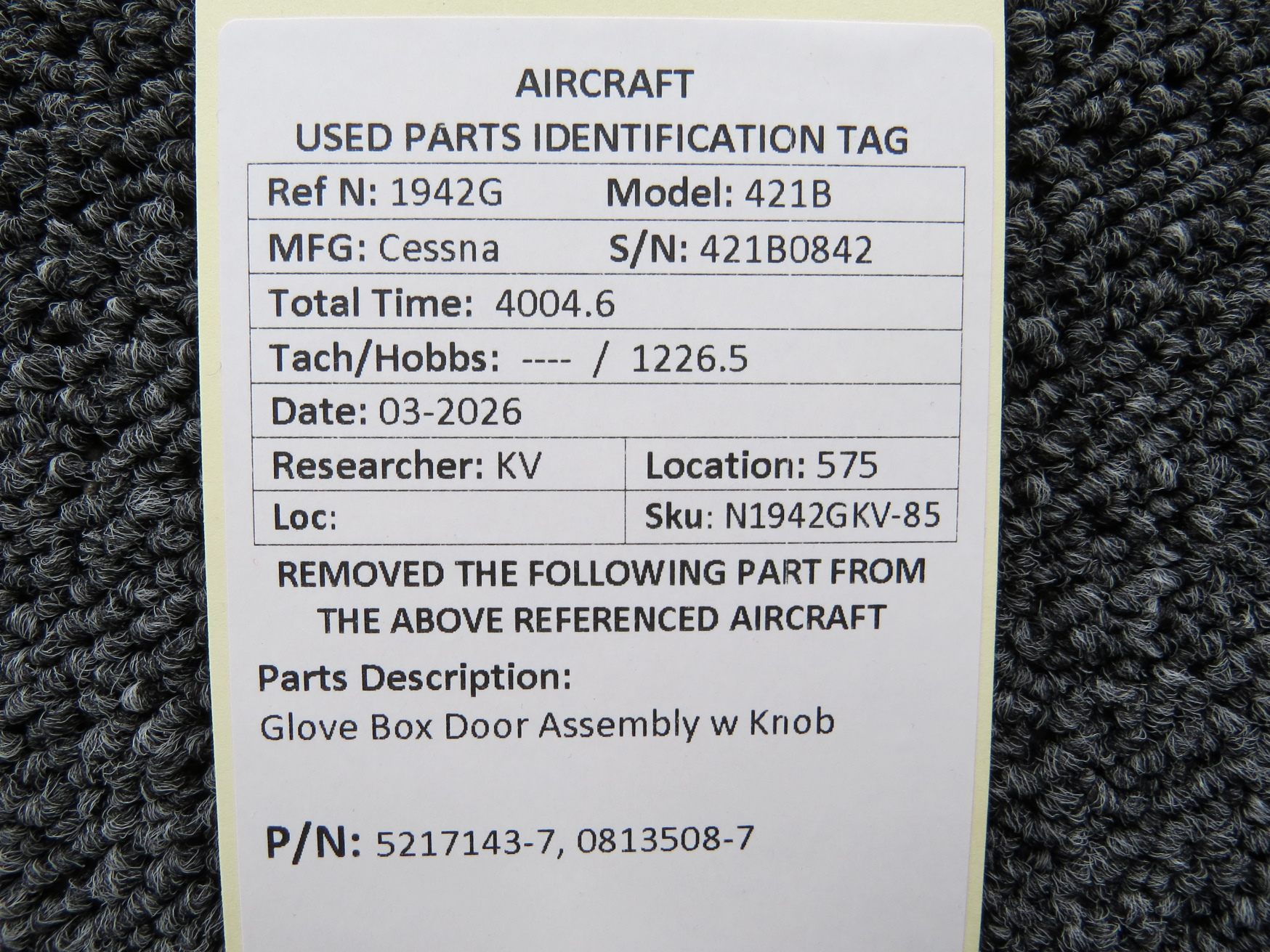 5217143-7, 0813508-7 Cessna 421B Glove Box Door Assembly with Knob