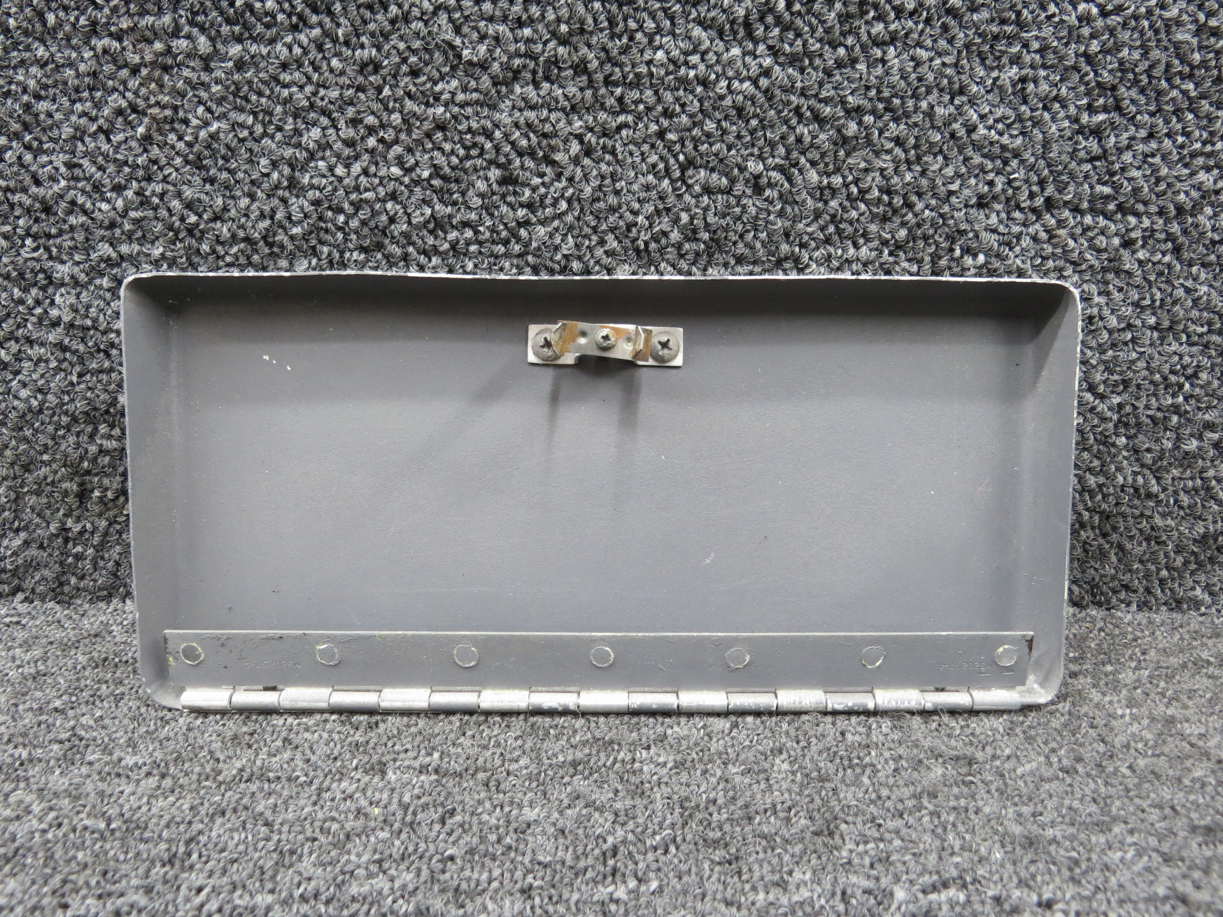 5217143-7, 0813508-7 Cessna 421B Glove Box Door Assembly with Knob
