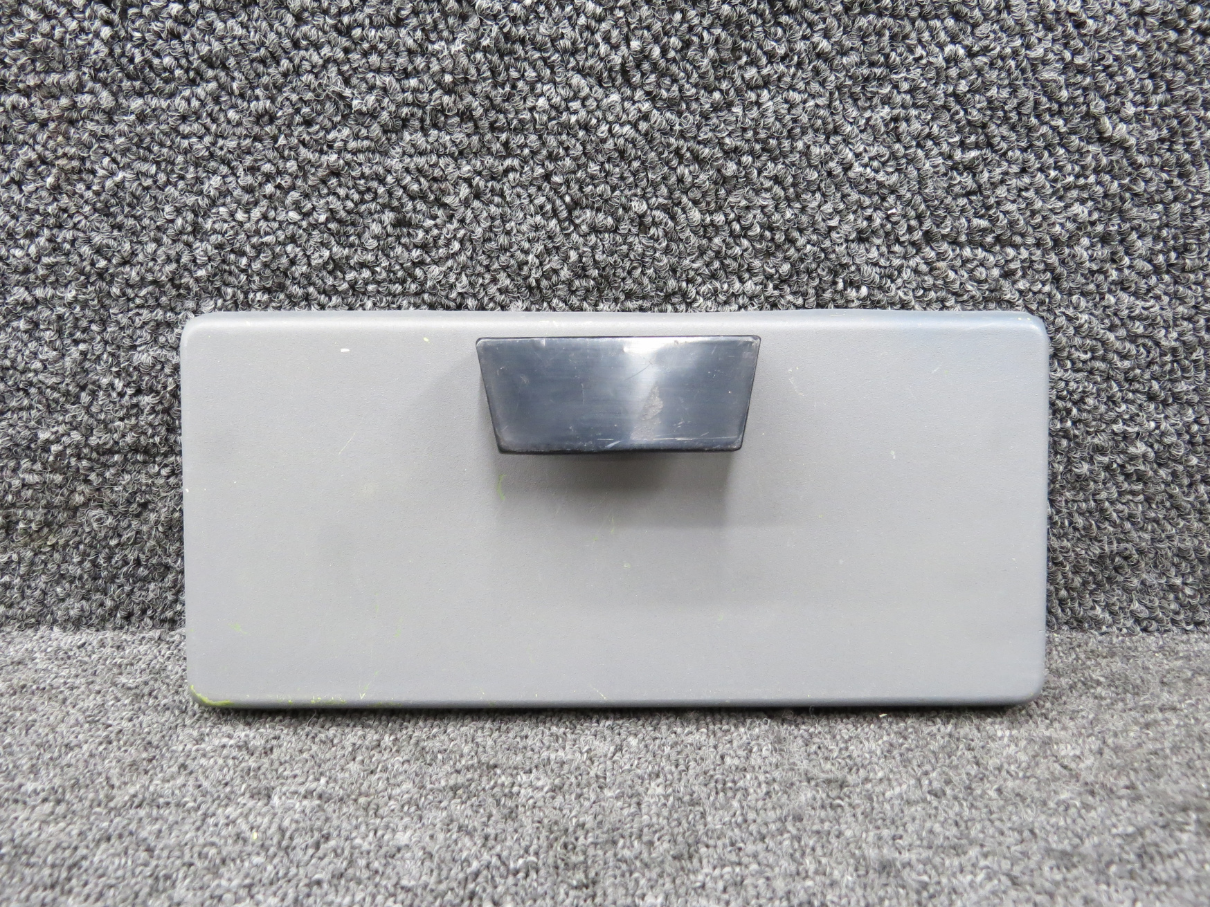 穴銭box6805 5217143-7, 0813508-7 Cessna 421B Glove Box Door Assembly with Knob