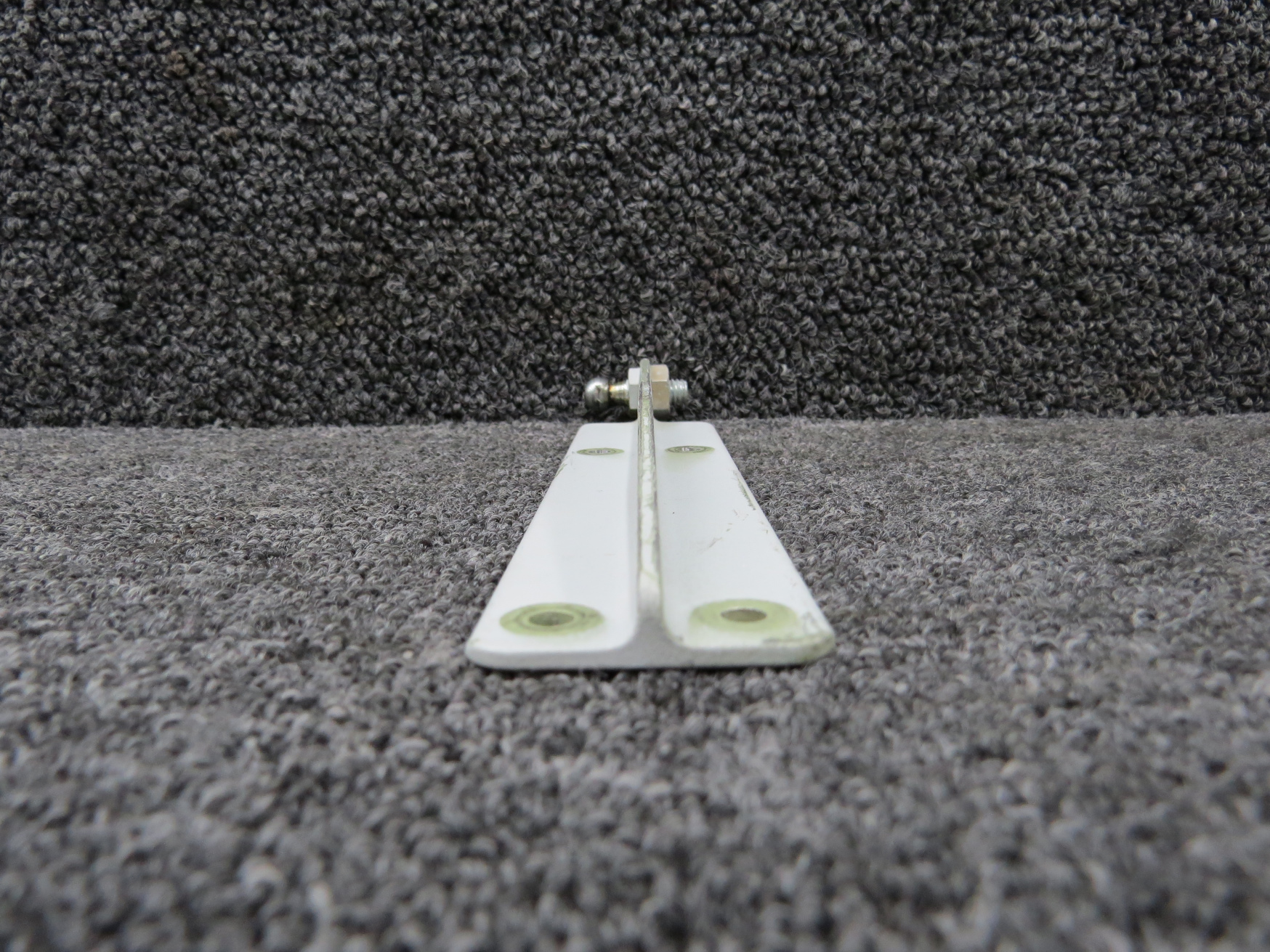 b1です 5213130-1 Cessna 421B Nose Baggage Door Bracket Assembly For Sale