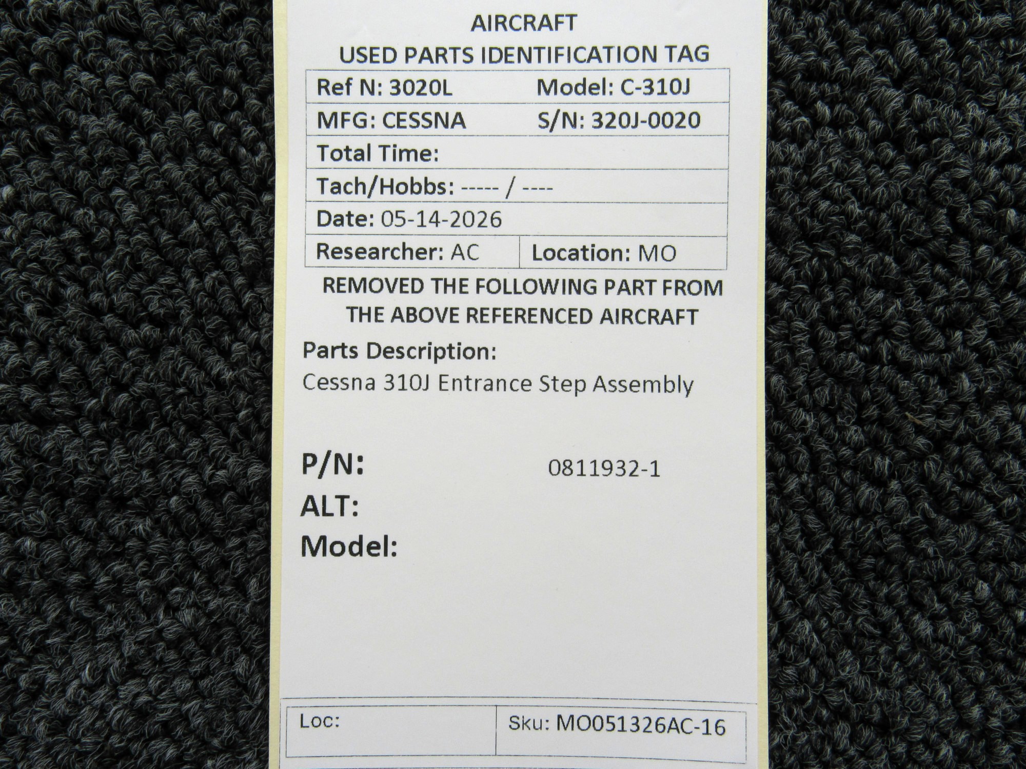 専用ページ！ 0811932-1 Cessna 310J Entrance Step For Sale